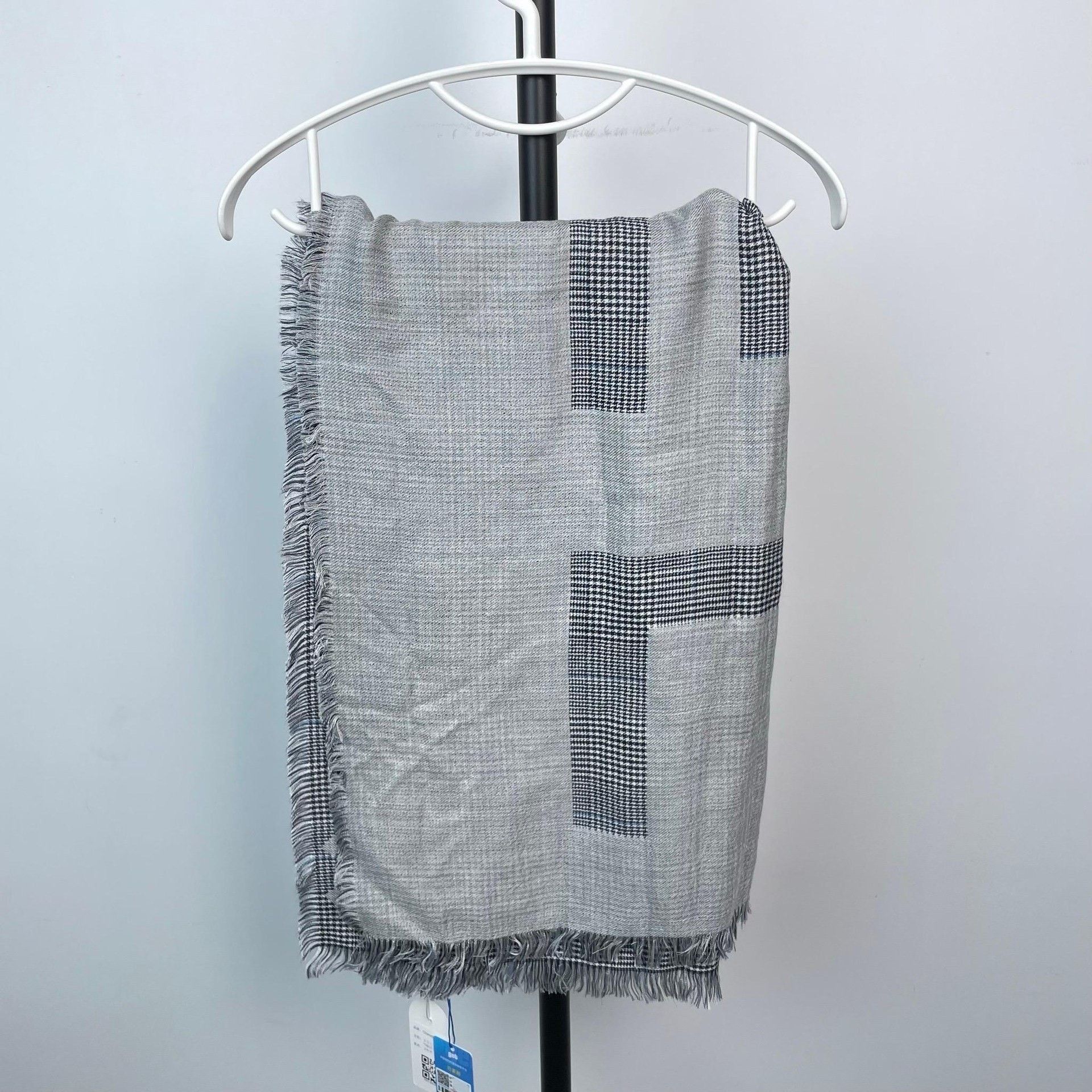 Chanel Chanel Retro Striped White Scarf 2XS Men Size ONE SIZE - 2 Thumbnail