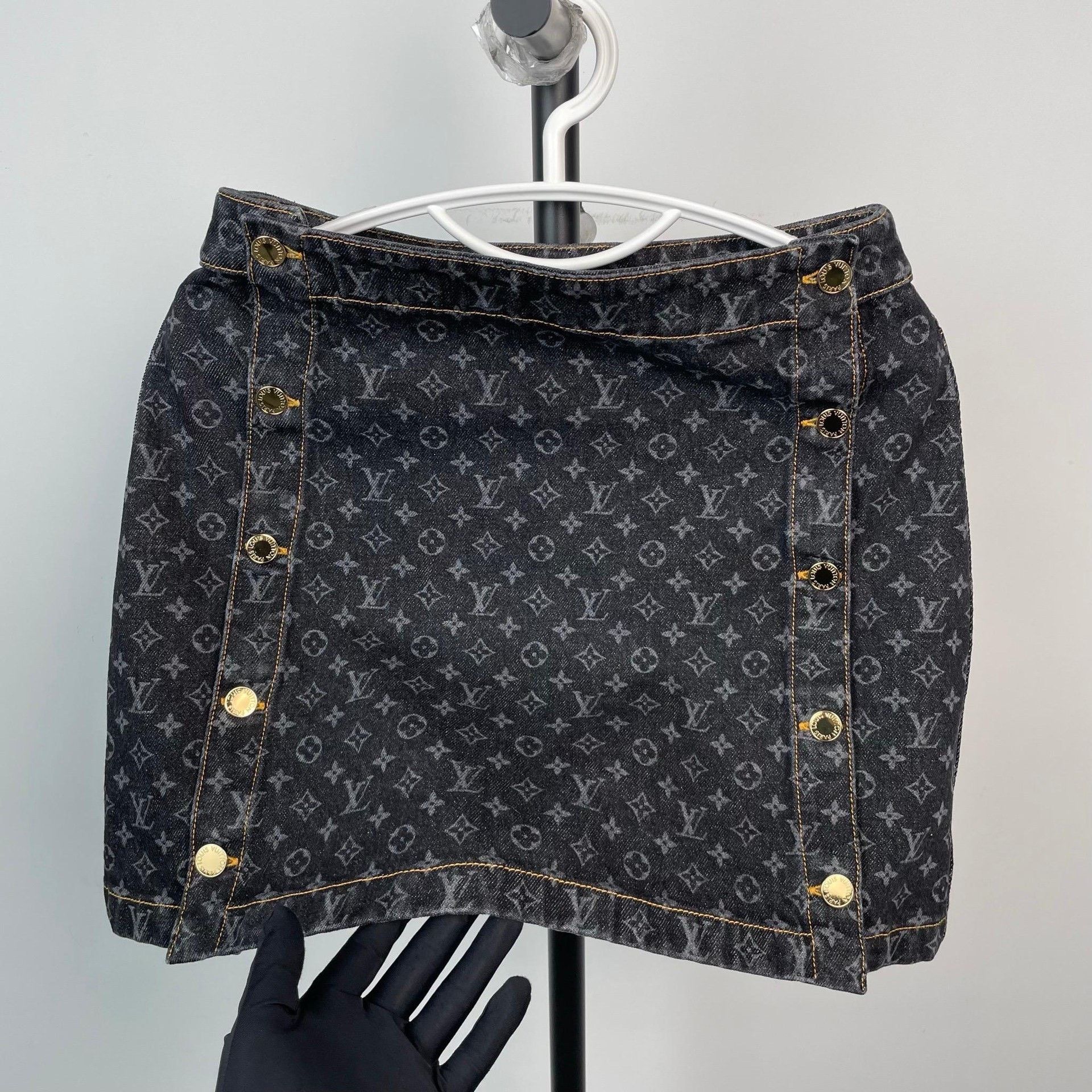 Louis Vuitton Louis Vuitton Gray Skirt 25 Women Size 25" / US 0 / IT 36 - 3 Thumbnail