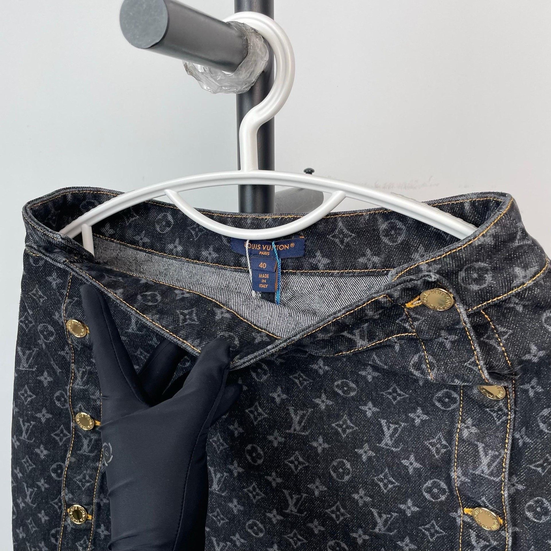 Louis Vuitton Louis Vuitton Gray Skirt 25 Women Size 25" / US 0 / IT 36 - 4 Thumbnail