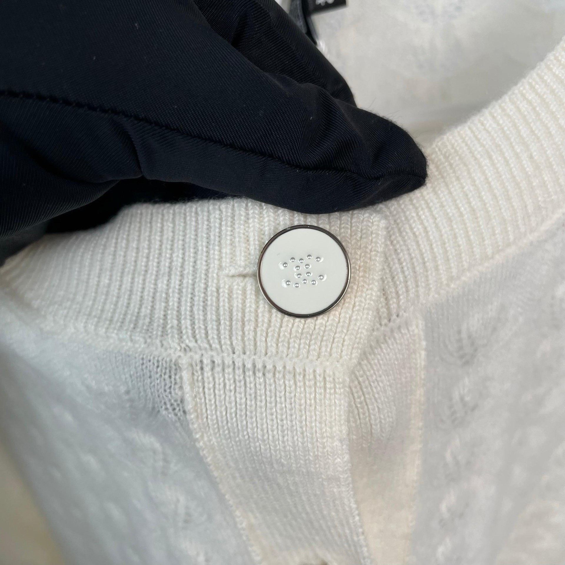 Chanel Chanel White Sweater 24 Women Size XS / US 0-2 / IT 36-38 - 4 Thumbnail