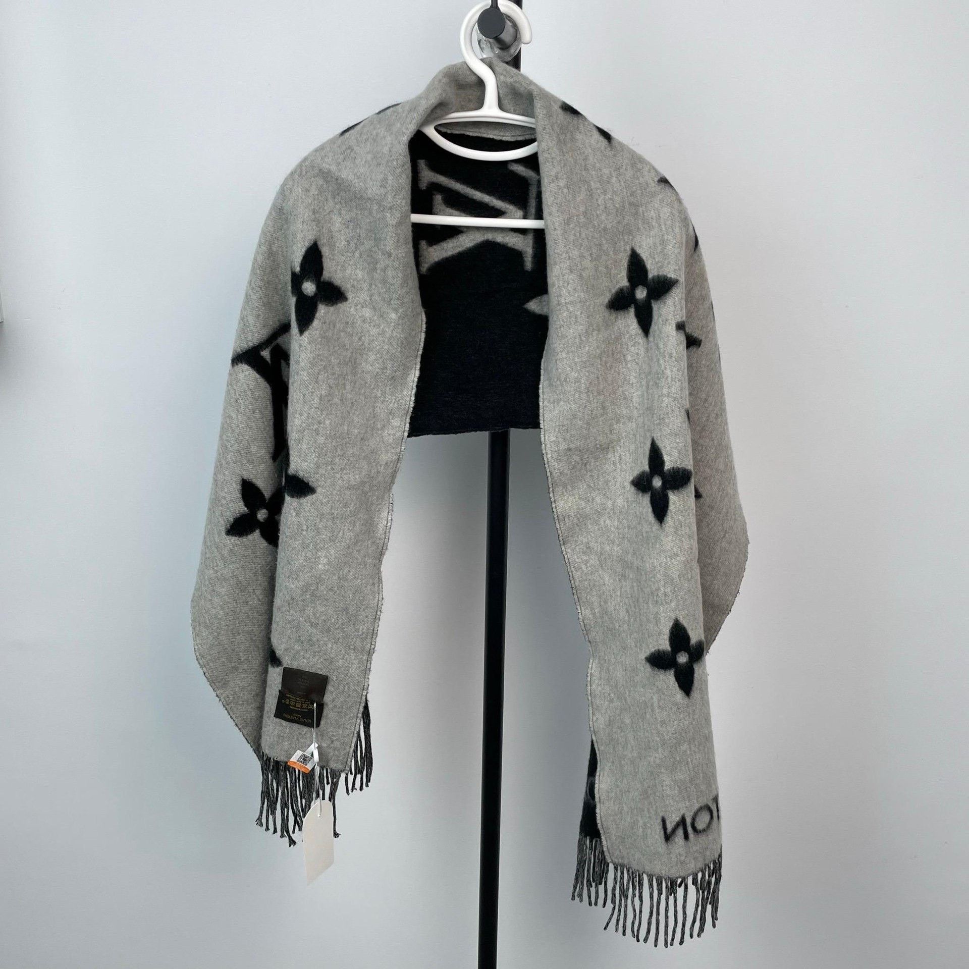 Louis Vuitton Louis Vuitton Multi Scarf XS Men Size ONE SIZE - 2 Thumbnail