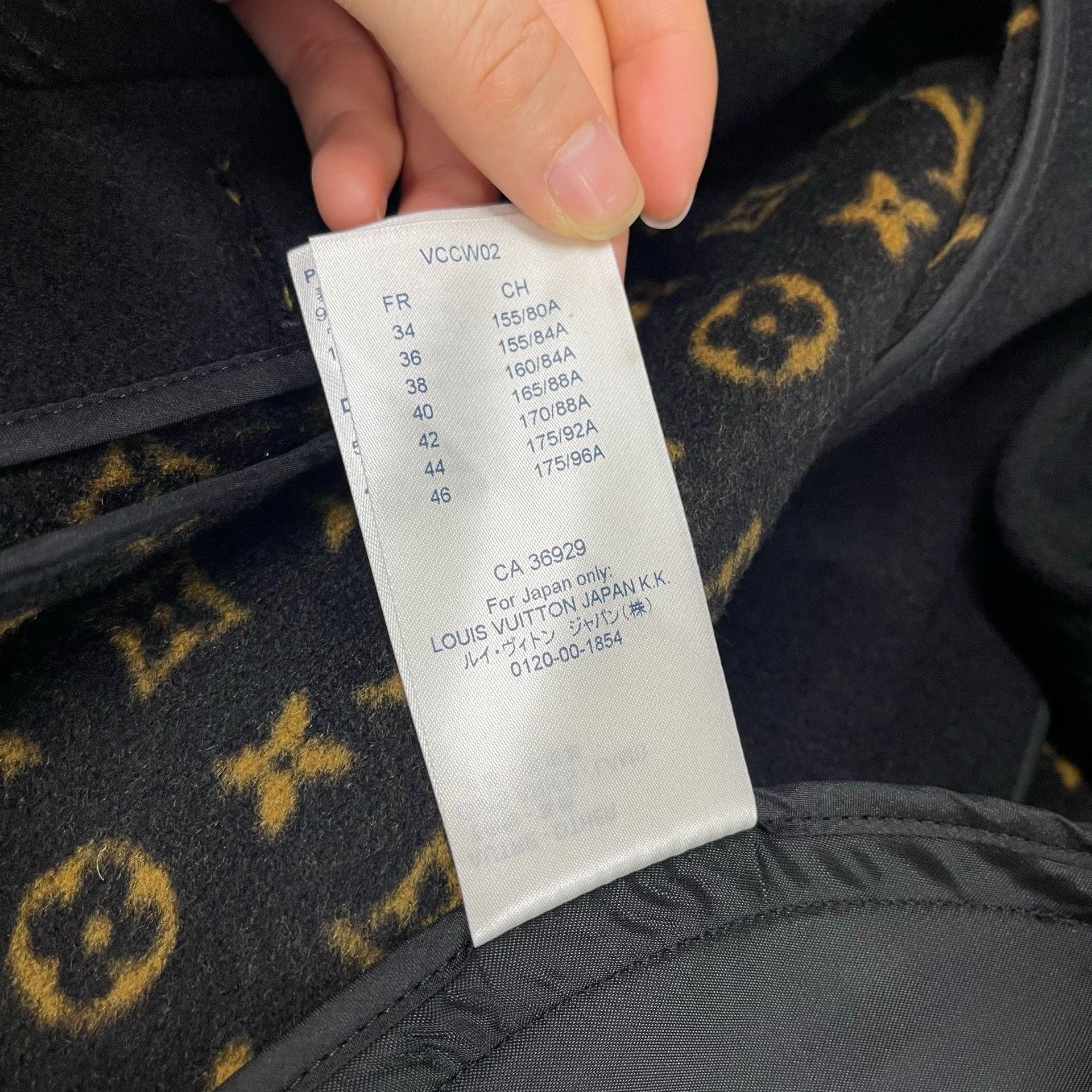 Louis Vuitton Louis Vuitton Black Heavy Coat 36 Men Size US S / EU 44-46 / 1 - 5 Thumbnail