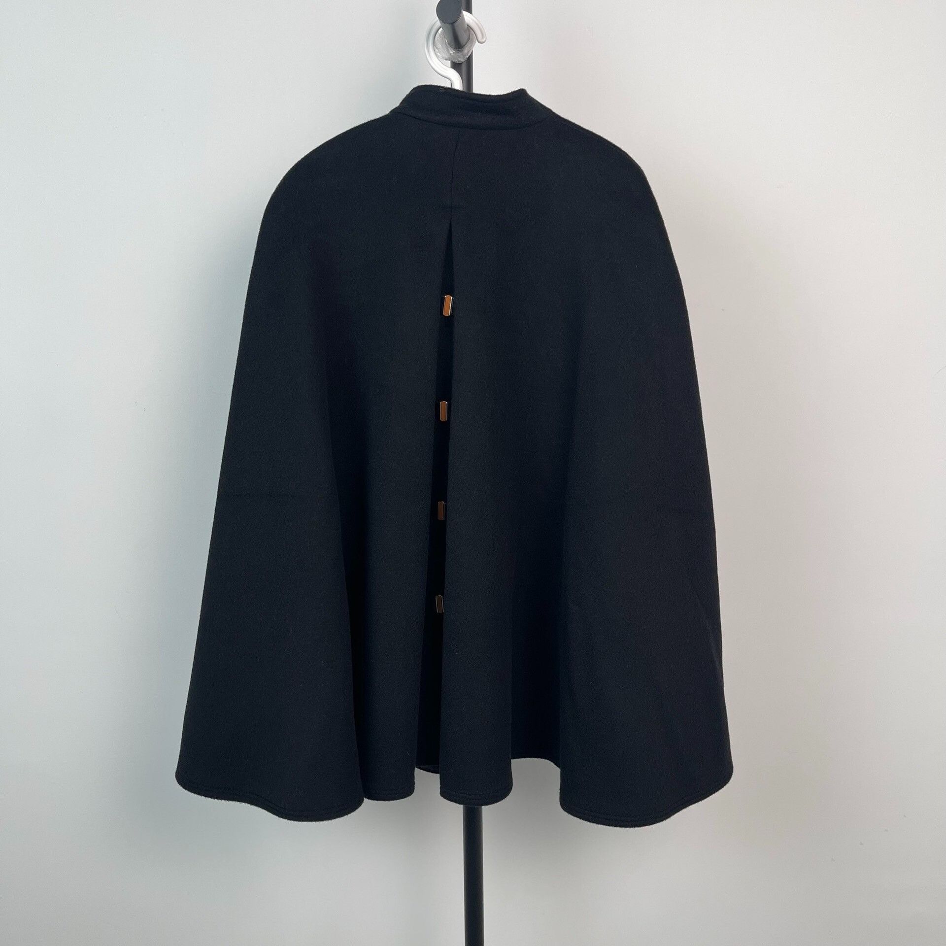 Louis Vuitton Louis Vuitton Black Heavy Coat 36 Men Size US S / EU 44-46 / 1 - 3 Thumbnail