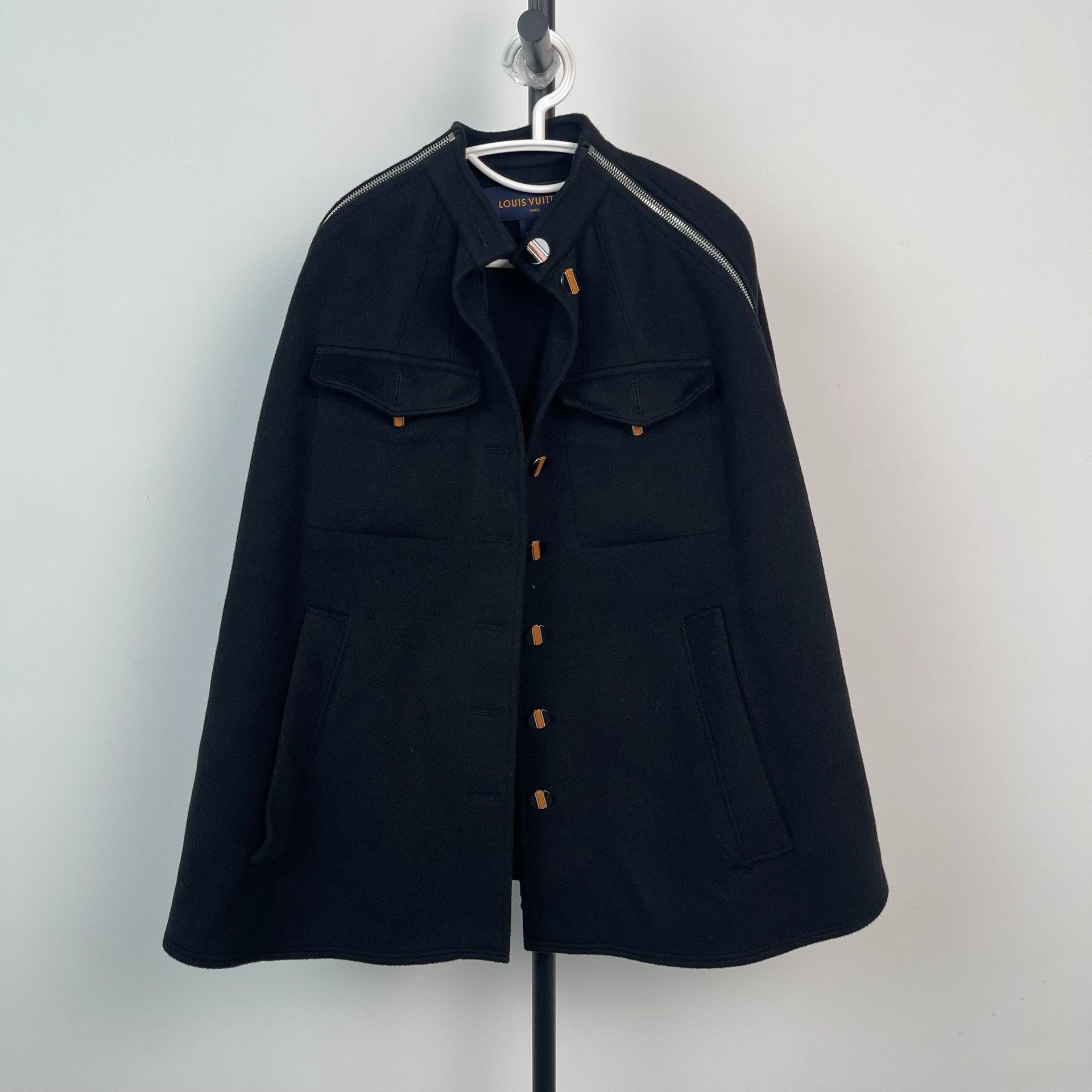Louis Vuitton Louis Vuitton Black Heavy Coat 36 Men Size US S / EU 44-46 / 1 - 7 Thumbnail