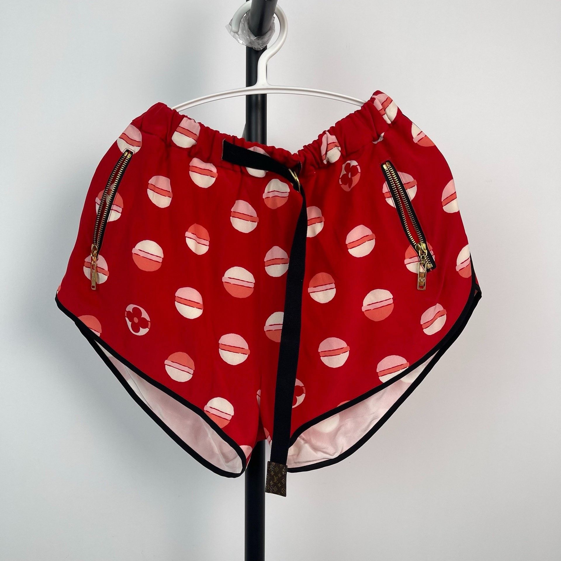 Louis Vuitton Louis Vuitton Red Shorts 36 Men Size US 36 / EU 52 - 7 Thumbnail