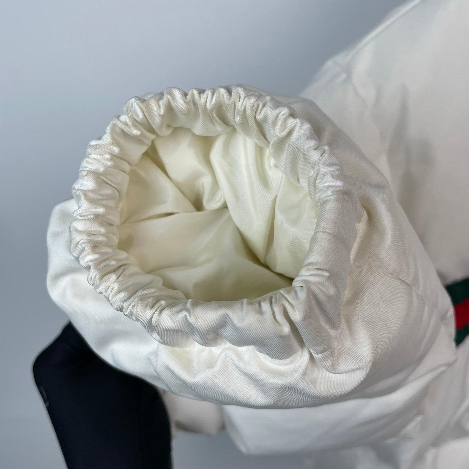 Gucci Gucci Down White Down Jacket 40 Women Size M / US 6-8 / IT 42-44 - 4 Thumbnail