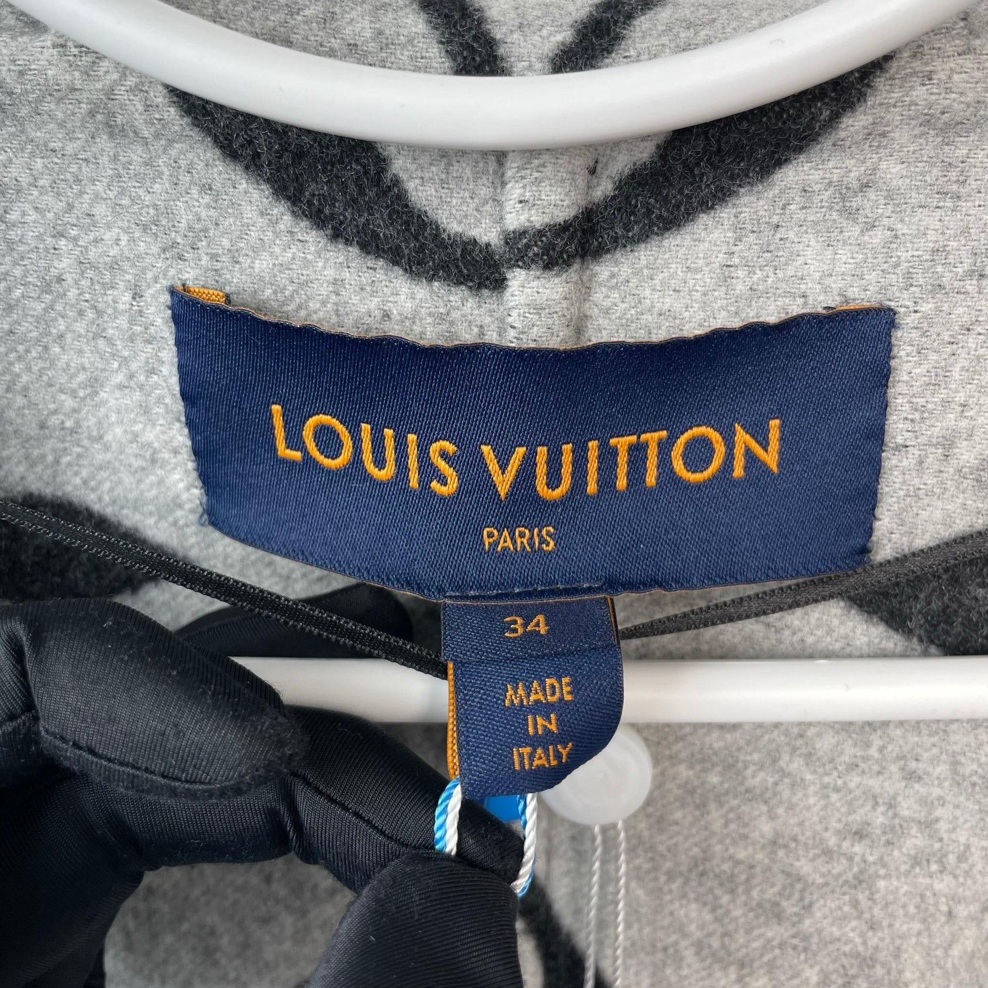 Louis Vuitton Louis Vuitton Gray Heavy Coat 34 Men Size US XS / EU 42 / 0 - 6 Thumbnail
