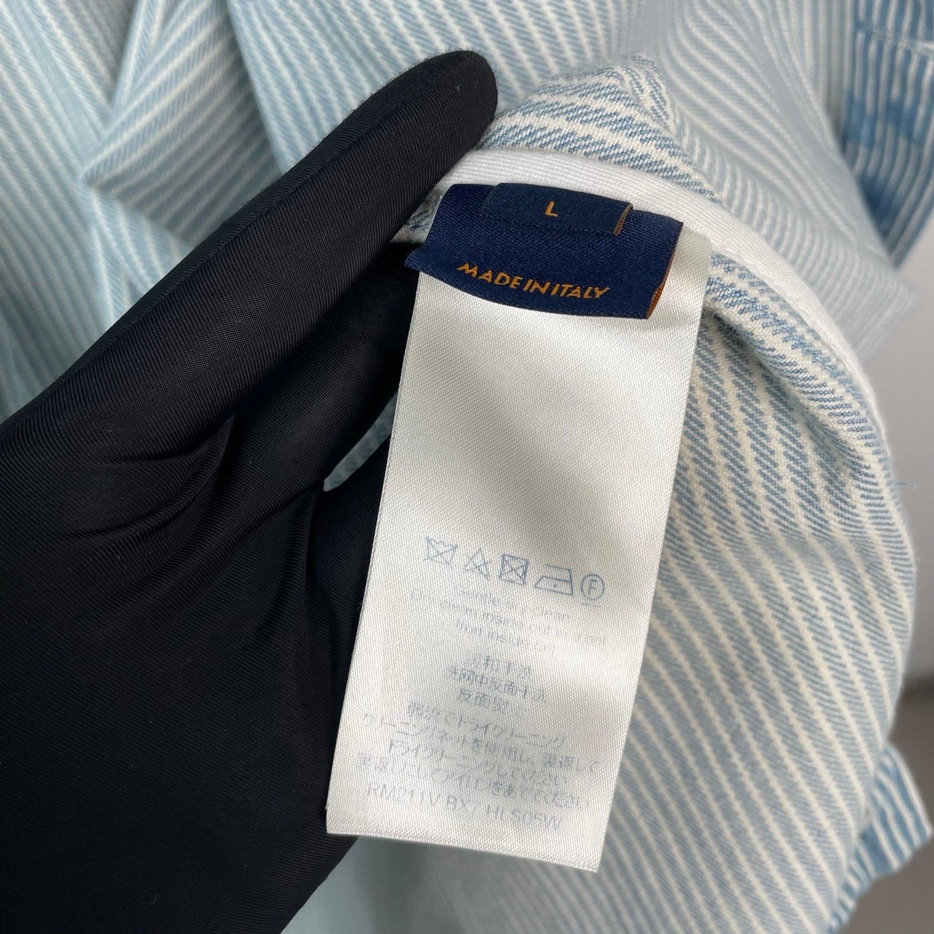 Louis Vuitton Louis Vuitton Blue Shirt L Men Size US L / EU 52-54 / 3 - 9 Thumbnail