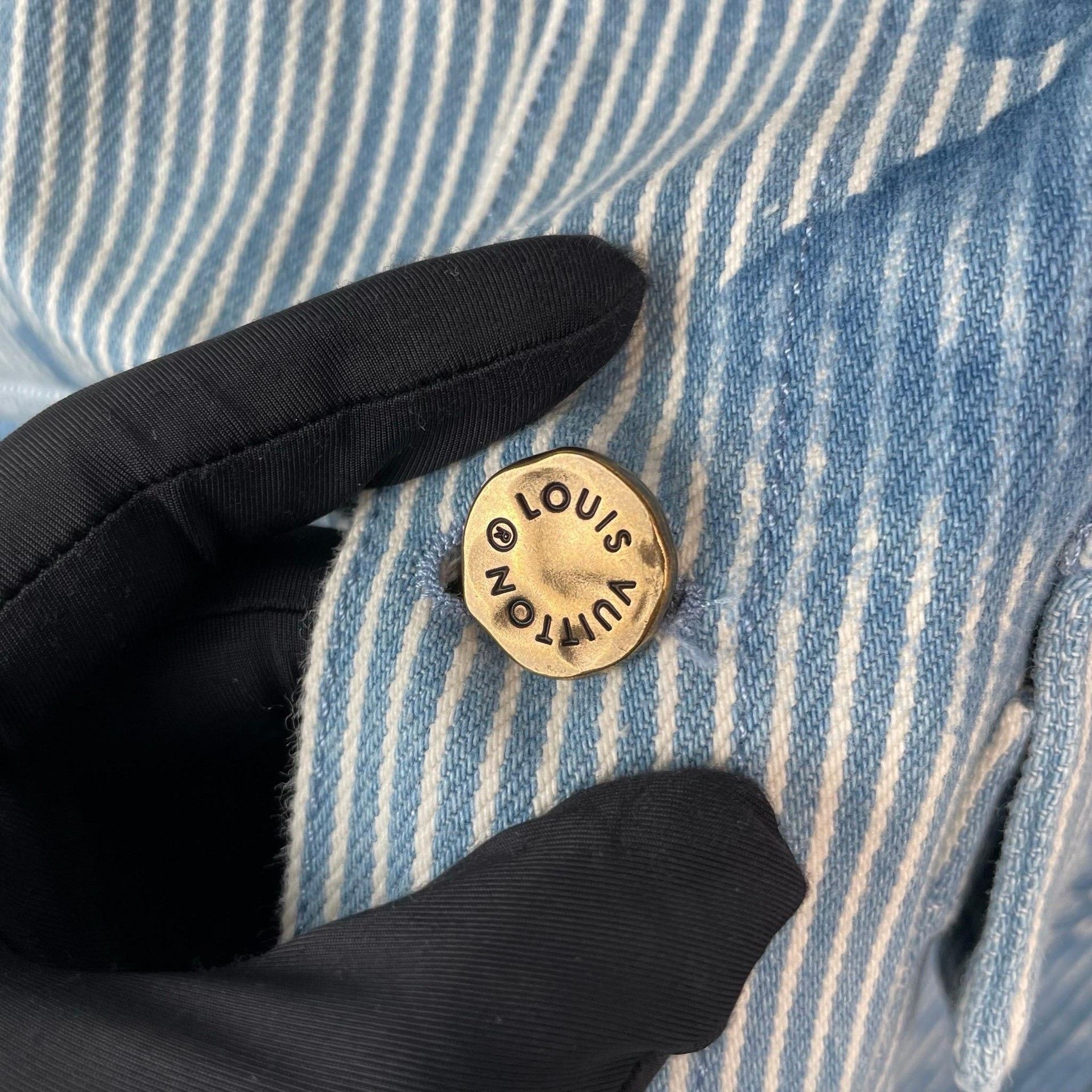 Louis Vuitton Louis Vuitton Blue Shirt L Men Size US L / EU 52-54 / 3 - 6 Thumbnail