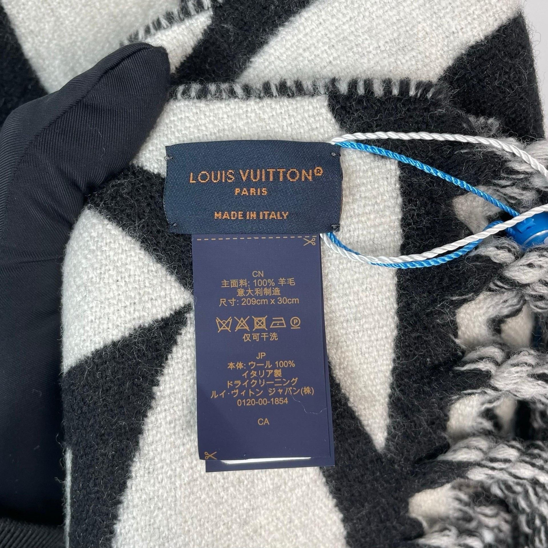Louis Vuitton Louis Vuitton Black Scarf 30 Men Size ONE SIZE - 7 Thumbnail
