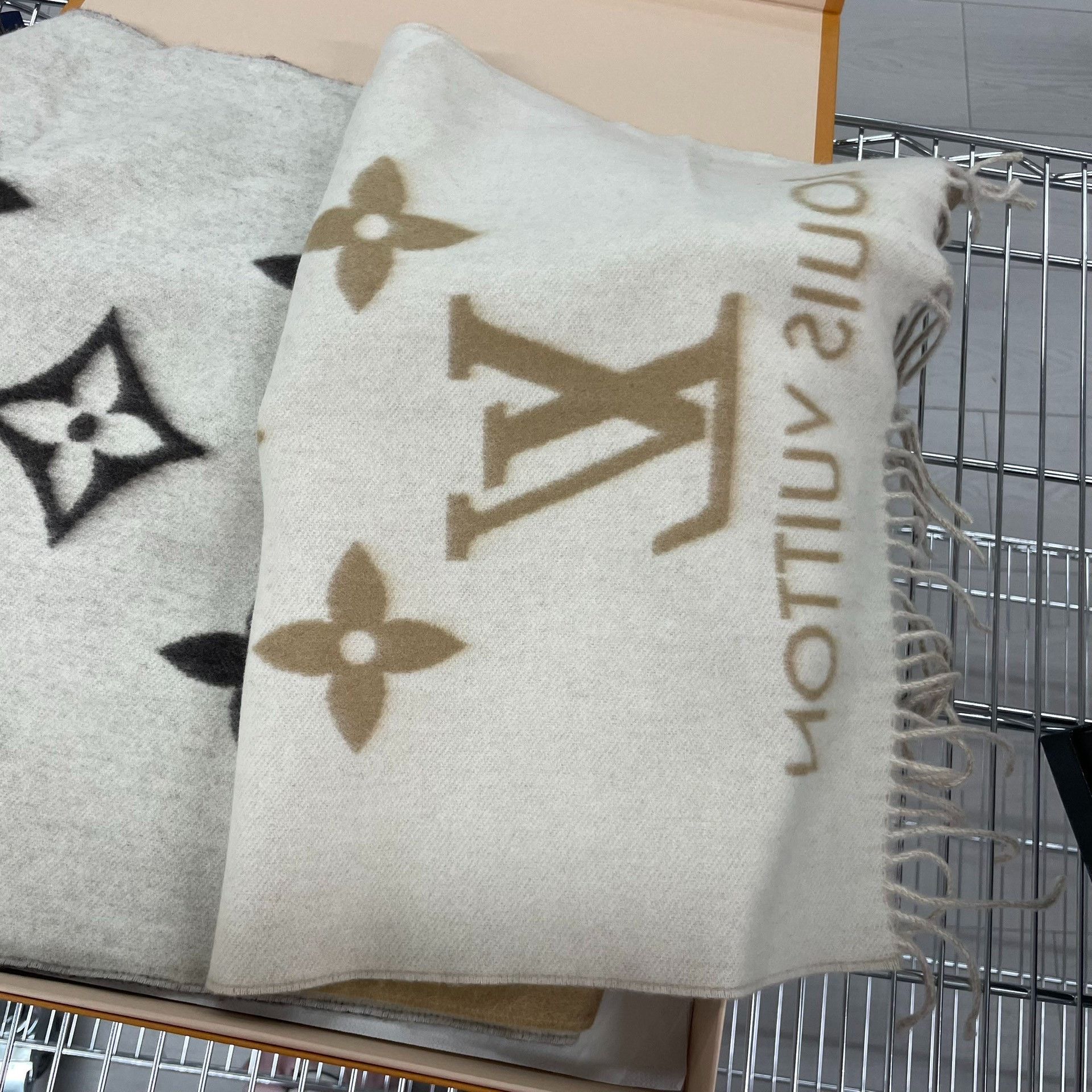 Louis Vuitton Louis Vuitton Multi Scarf S Men Size ONE SIZE - 3 Thumbnail