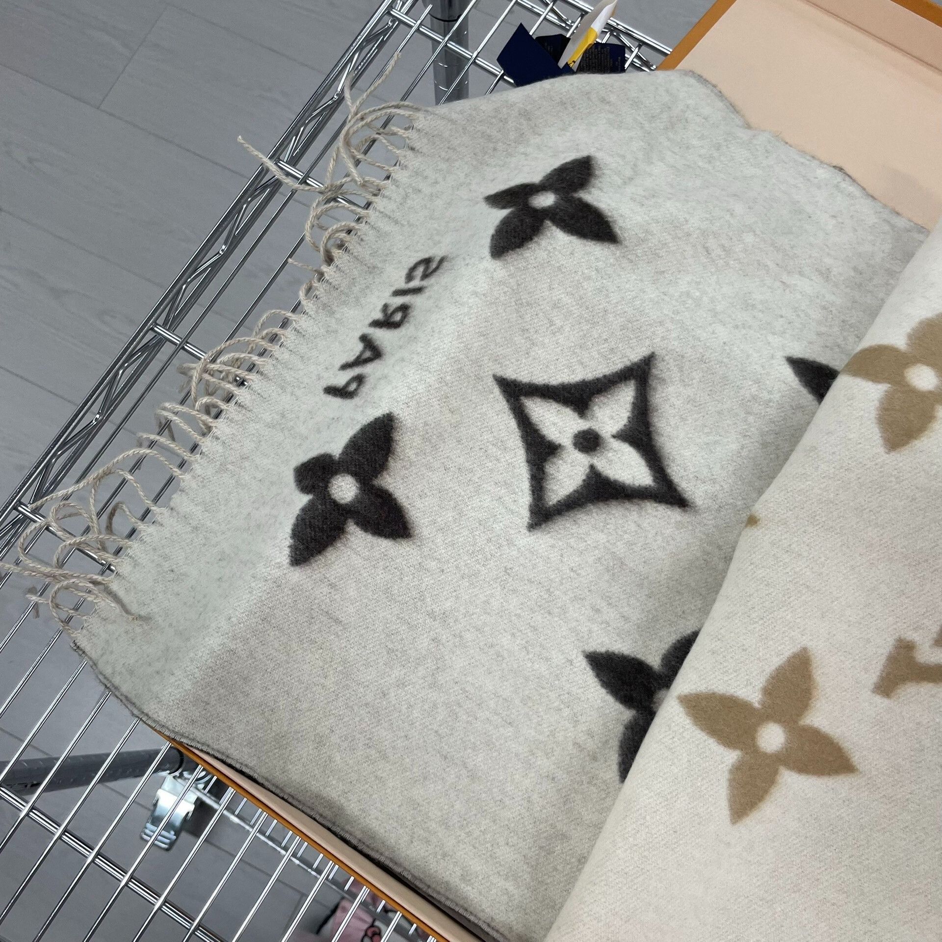 Louis Vuitton Louis Vuitton Multi Scarf S Men Size ONE SIZE - 4 Thumbnail