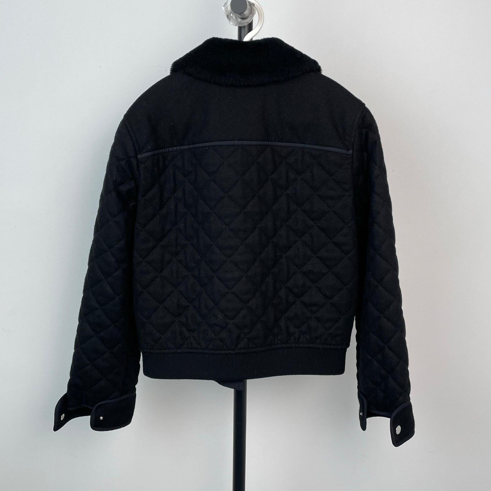 Hermes Hermes Plaid Black Down Jacket 34 Women Size XS / US 0-2 / IT 36-38 - 2 Thumbnail