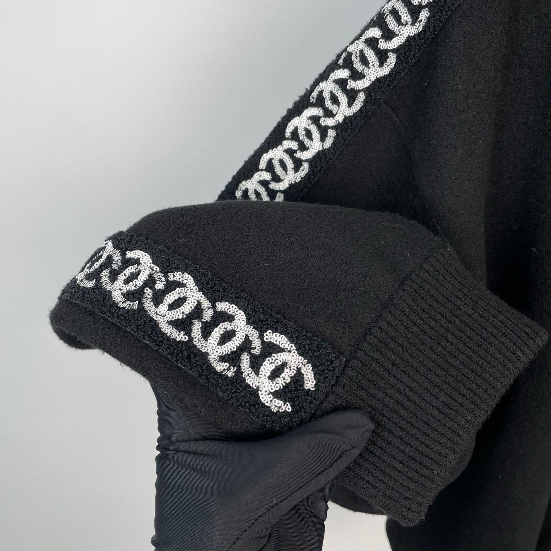 Chanel Chanel Black Light Jacket 40 Men Size US M / EU 48-50 / 2 - 9 Thumbnail