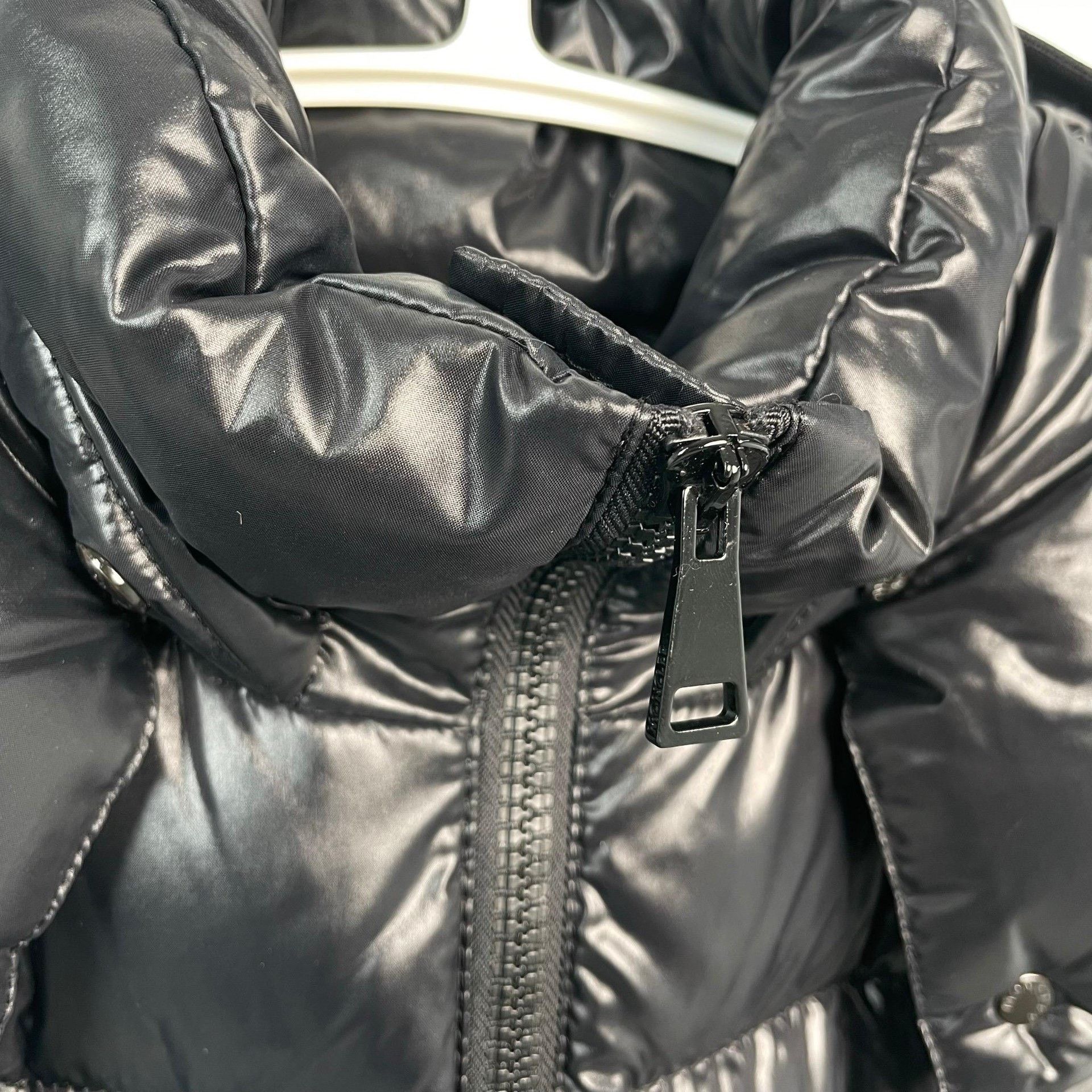 Moncler Moncler Embroidered Long Black Down Jacket M Women Size M / US 6-8 / IT 42-44 - 5 Thumbnail