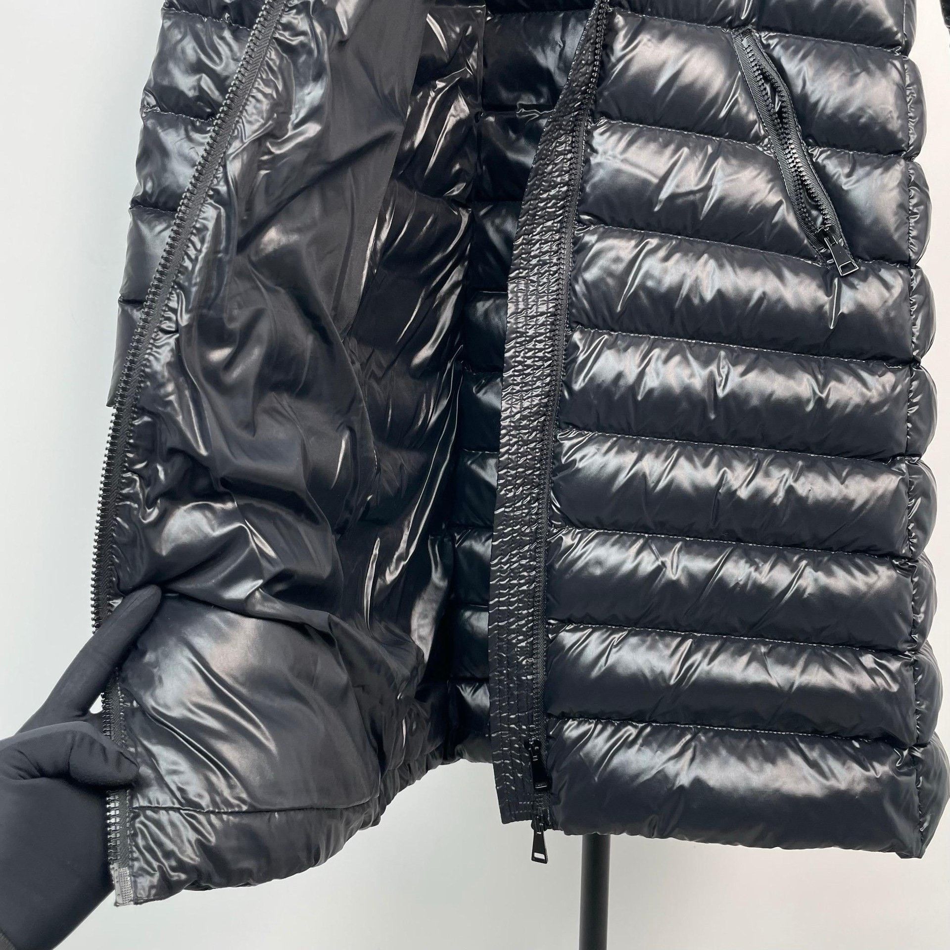 Moncler Moncler Embroidered Long Black Down Jacket M Women Size M / US 6-8 / IT 42-44 - 4 Thumbnail