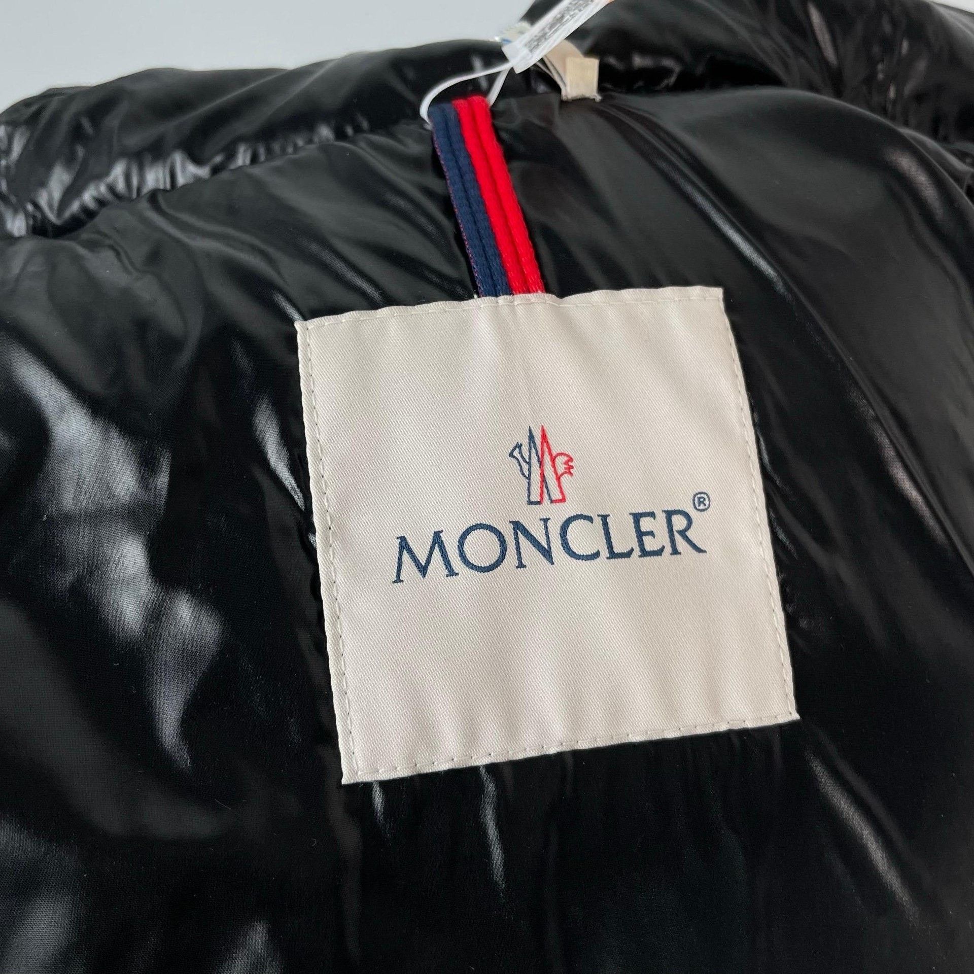 Moncler Moncler Embroidered Long Black Down Jacket M Women Size M / US 6-8 / IT 42-44 - 9 Thumbnail