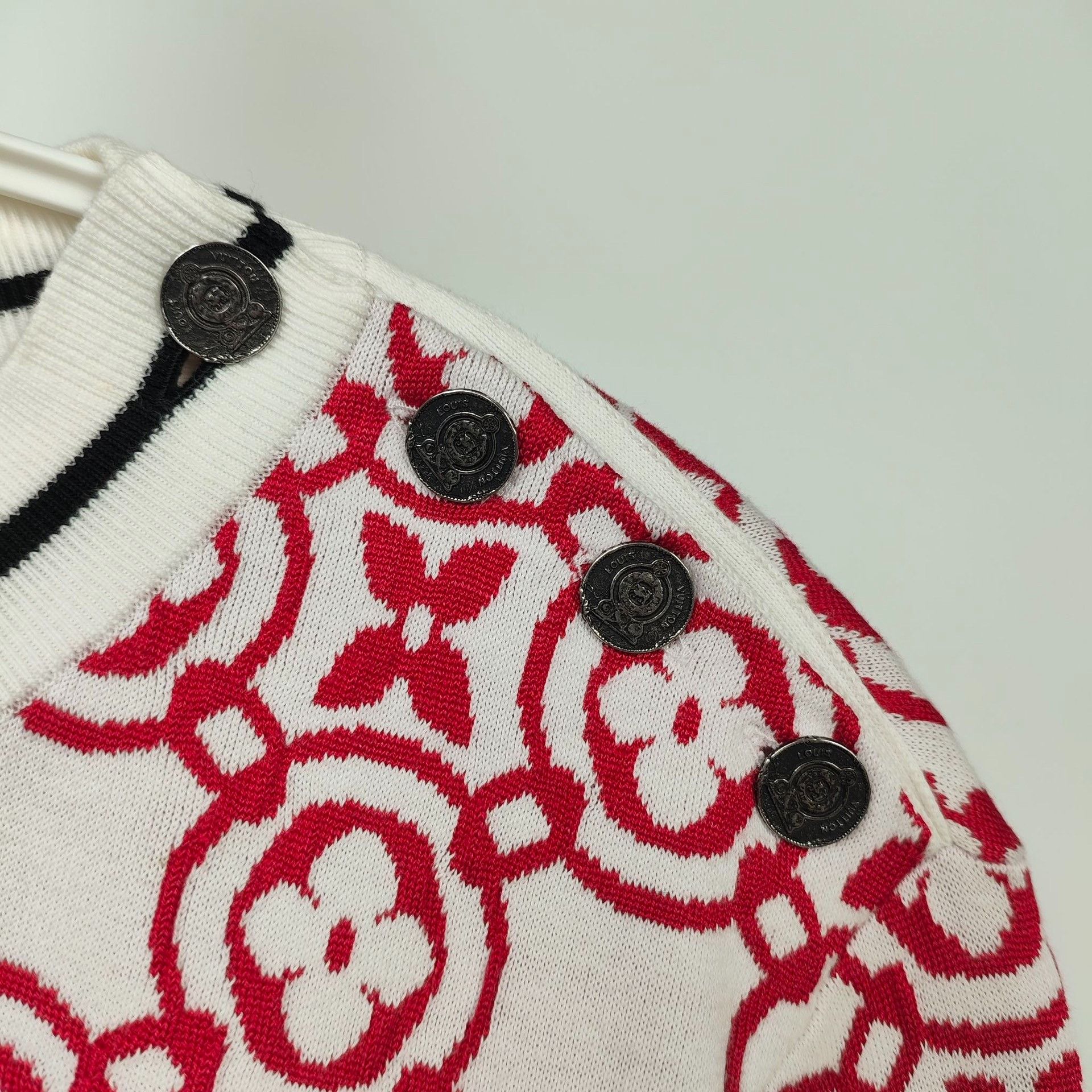 Louis Vuitton Louis Vuitton Red Sweater S Women Size S / US 4 / IT 40 - 3 Thumbnail
