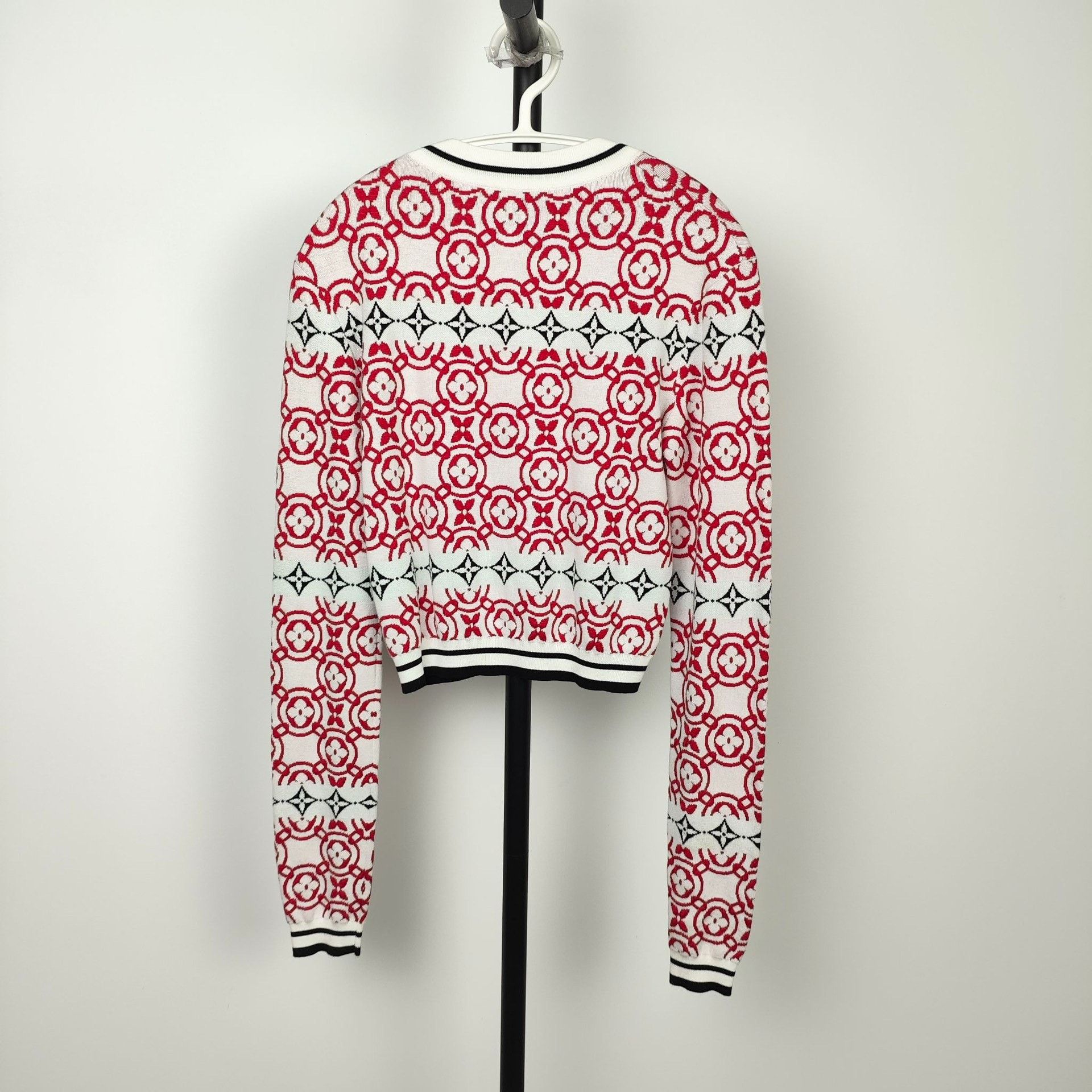 Louis Vuitton Louis Vuitton Red Sweater S Women Size S / US 4 / IT 40 - 2 Thumbnail