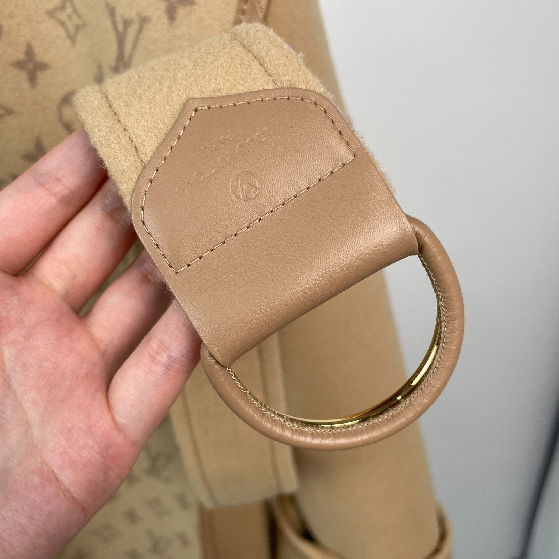 Louis Vuitton Louis Vuitton Beige Heavy Coat 44 Men Size US L / EU 52-54 / 3 - 5 Thumbnail
