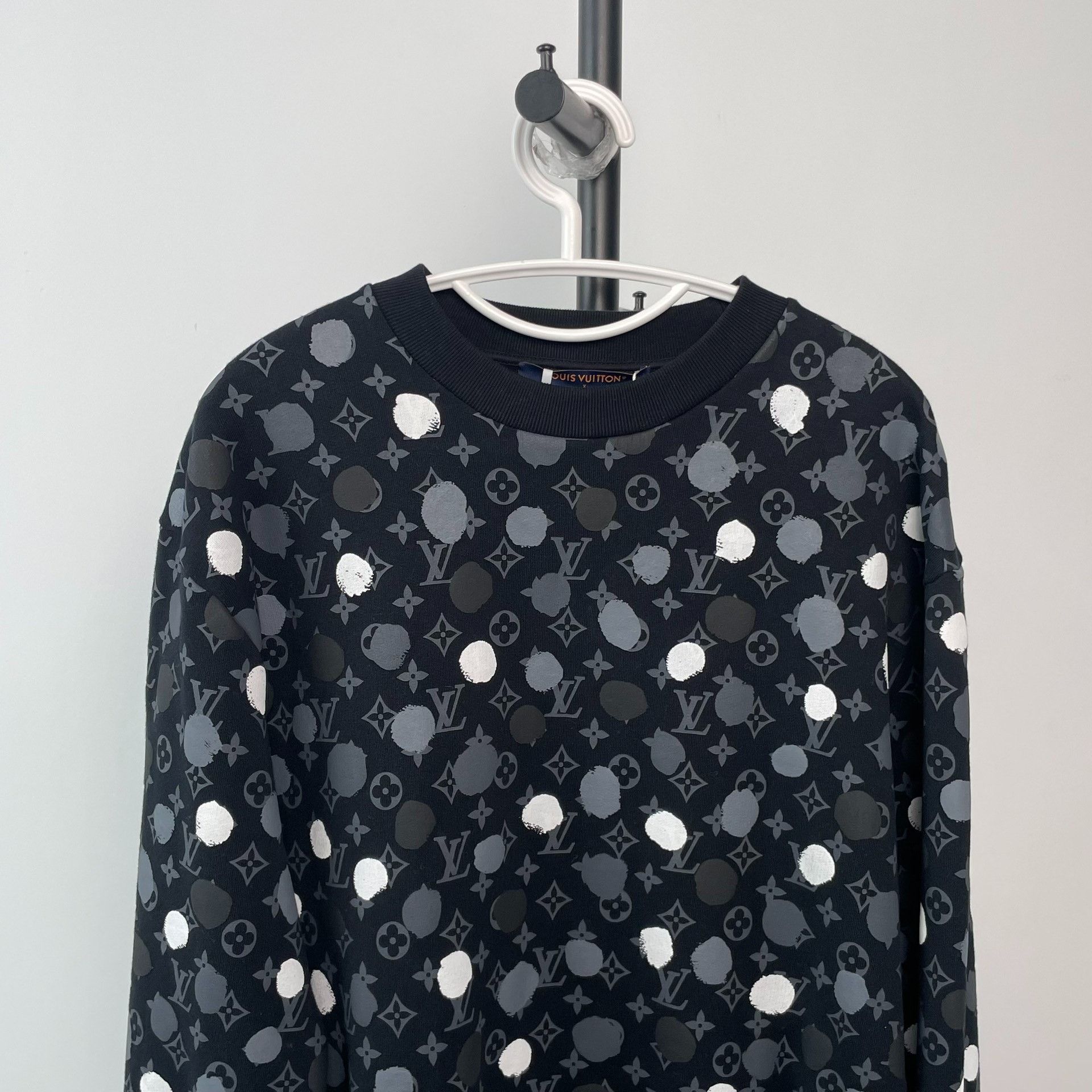 Louis Vuitton Louis Vuitton Black Hoodie M Men Size US M / EU 48-50 / 2 - 4 Thumbnail