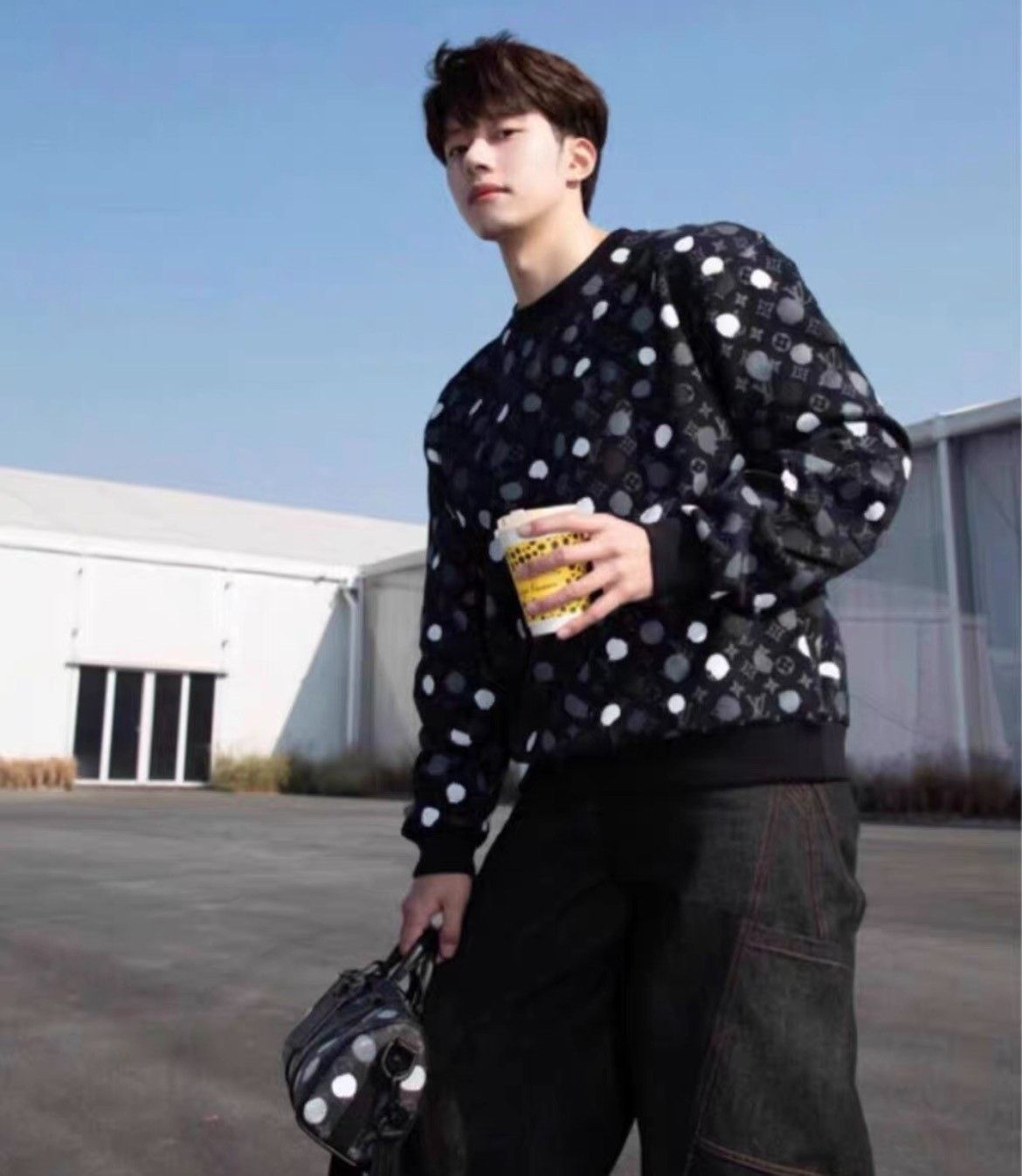 Louis Vuitton Louis Vuitton Black Hoodie M Men Size US M / EU 48-50 / 2 - 2 Thumbnail