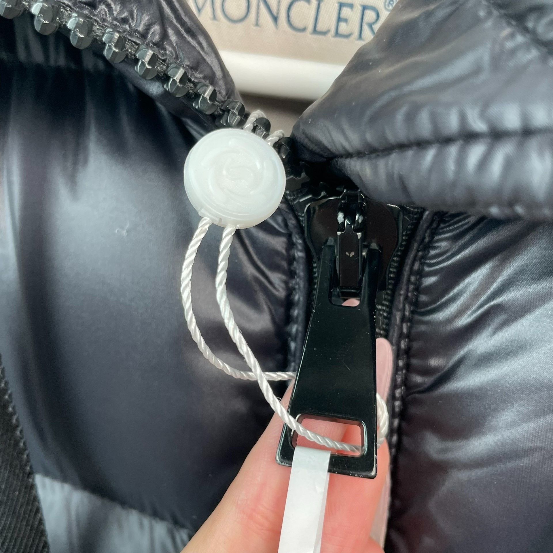Moncler Moncler Black Down Jacket L Women Size L / US 10 / IT 46 - 6 Thumbnail