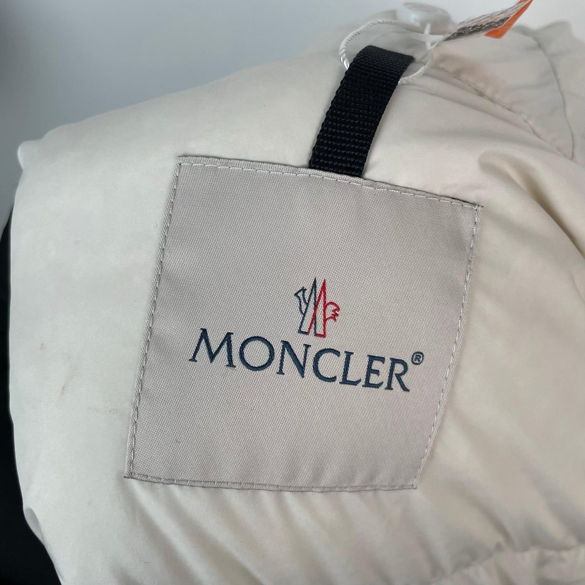 Moncler Moncler White Down Jacket 23 Women Size XS / US 0-2 / IT 36-38 - 6 Thumbnail
