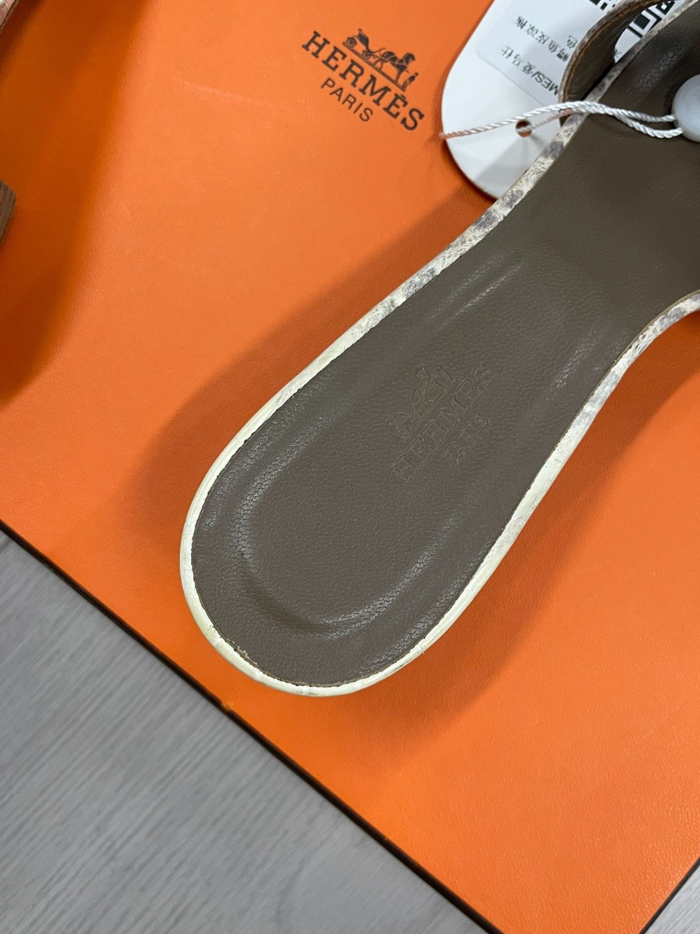 Hermes Hermes White Sandals 40 Women Size US 9 / IT 39 - 7 Thumbnail