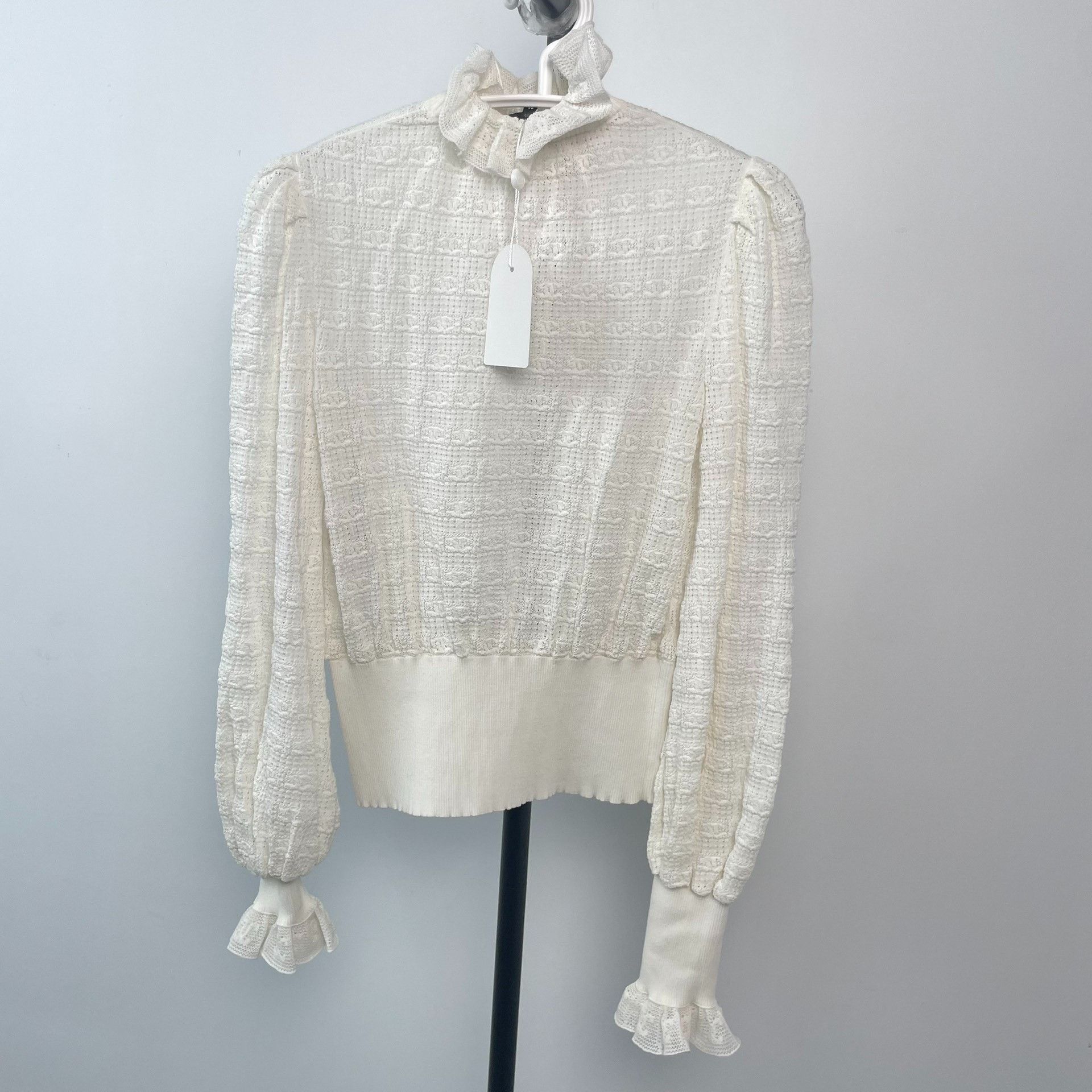 Chanel Chanel White Sweater 22 Women Size XS / US 0-2 / IT 36-38 - 2 Thumbnail