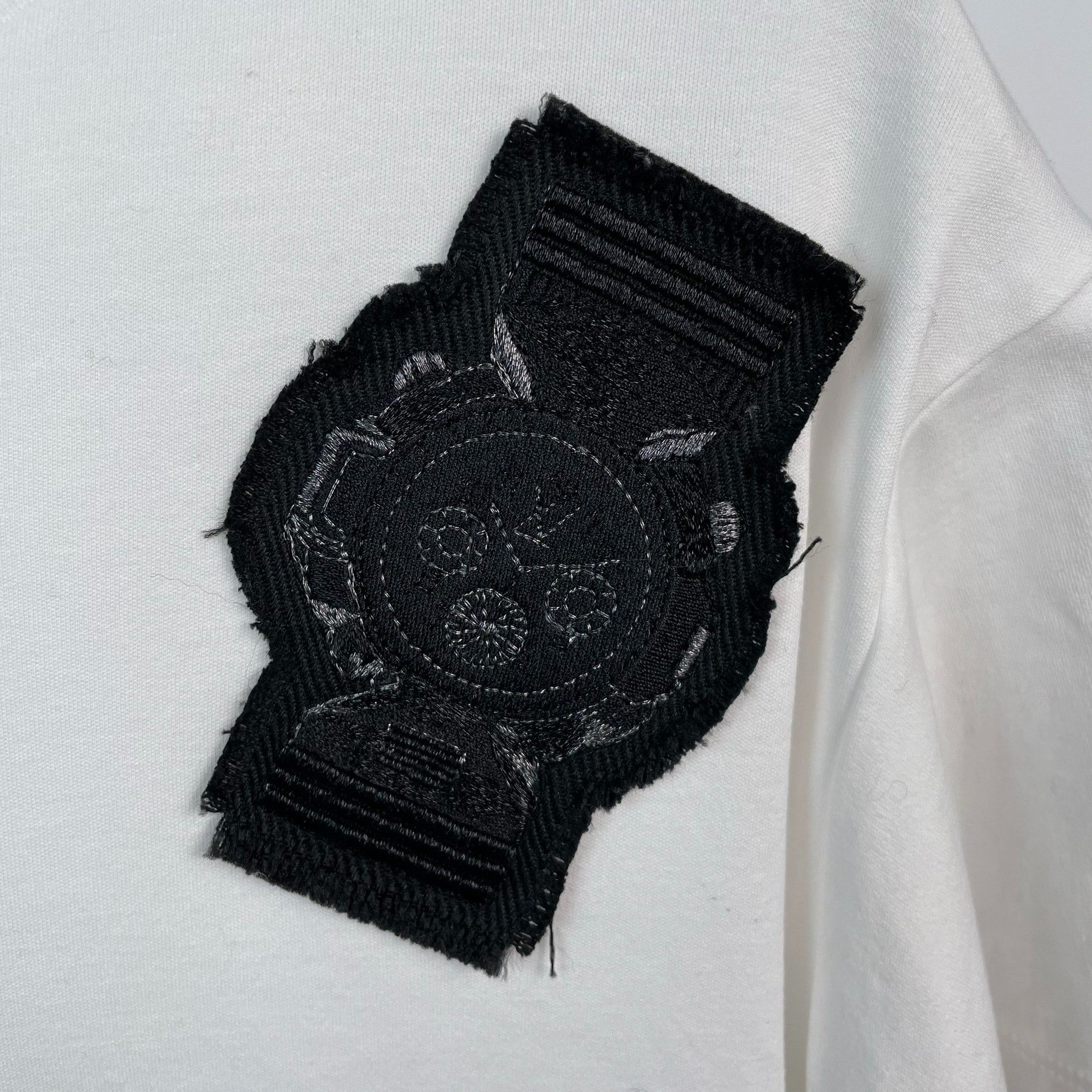 Louis Vuitton Louis Vuitton White T-Shirt S Men Size US S / EU 44-46 / 1 - 3 Thumbnail