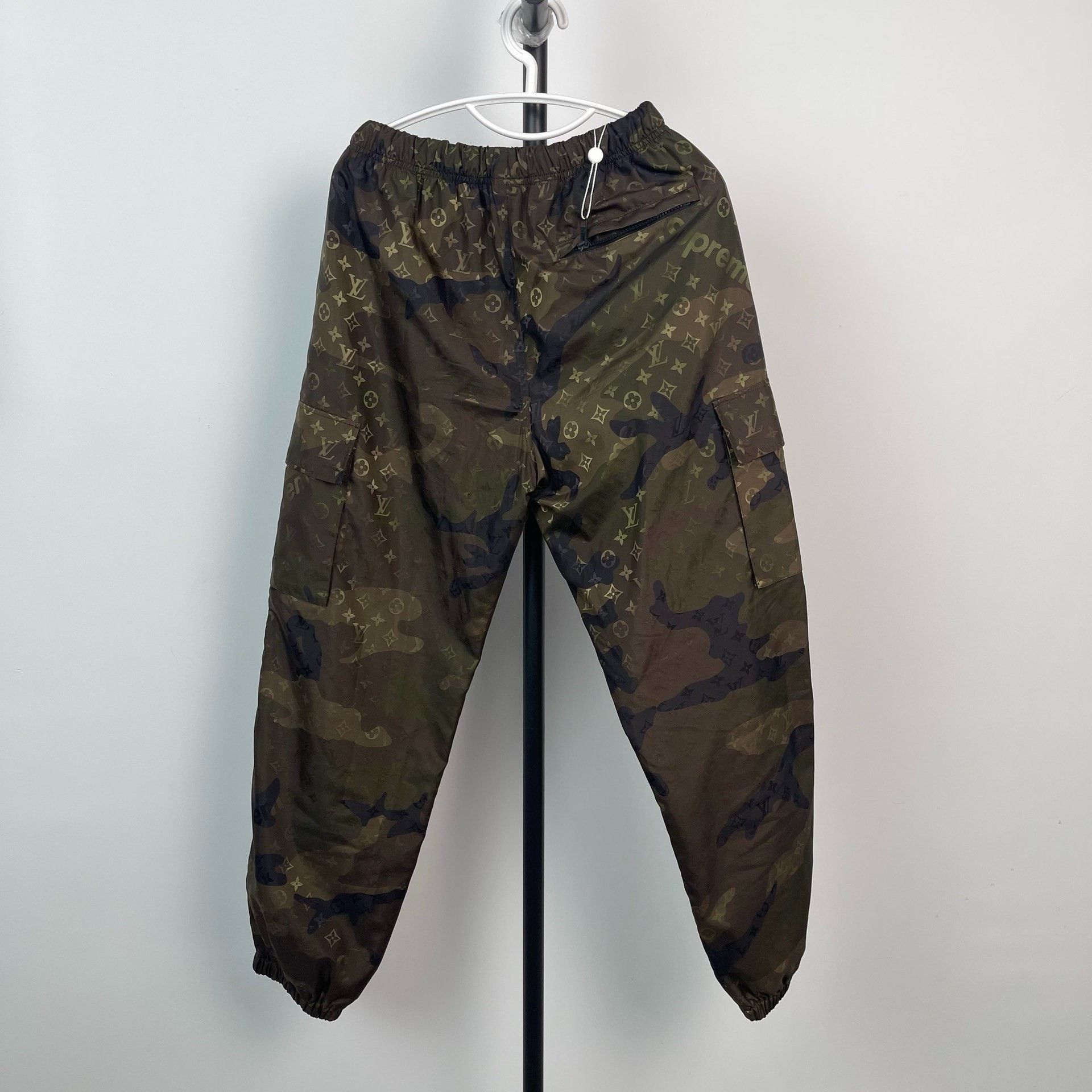 Louis Vuitton Louis Vuitton Hoodie 36 Men Size US S / EU 44-46 / 1 - 3 Thumbnail