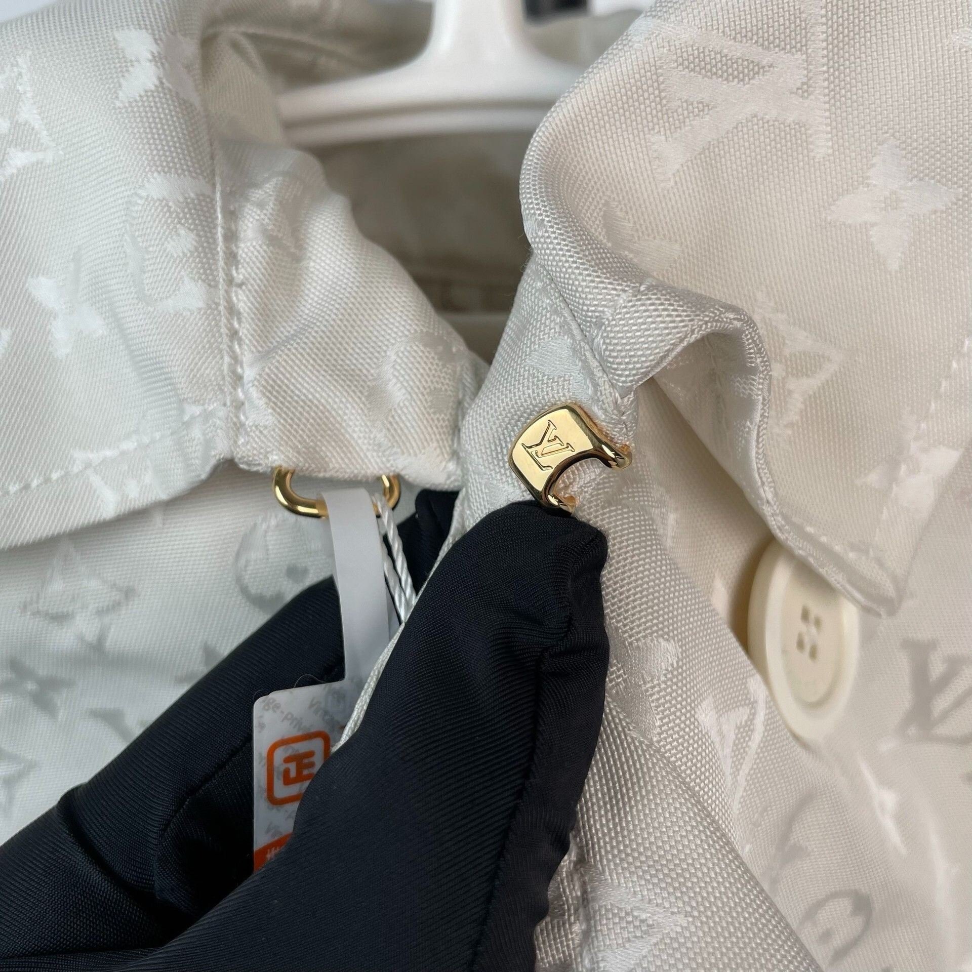 Louis Vuitton Louis Vuitton White Coat 36 Women Size S / US 4 / IT 40 - 3 Thumbnail