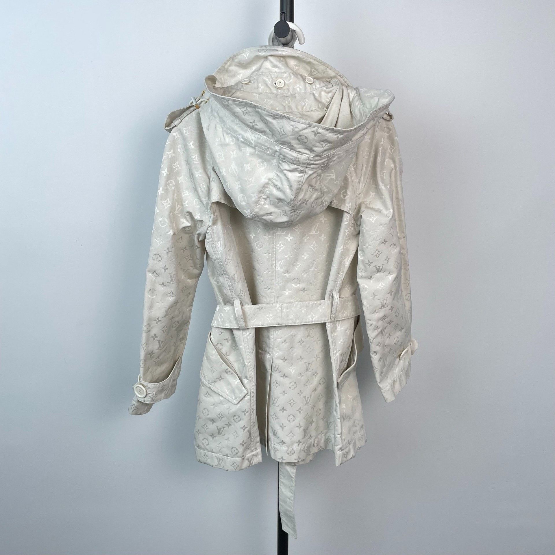 Louis Vuitton Louis Vuitton White Coat 36 Women Size S / US 4 / IT 40 - 2 Thumbnail