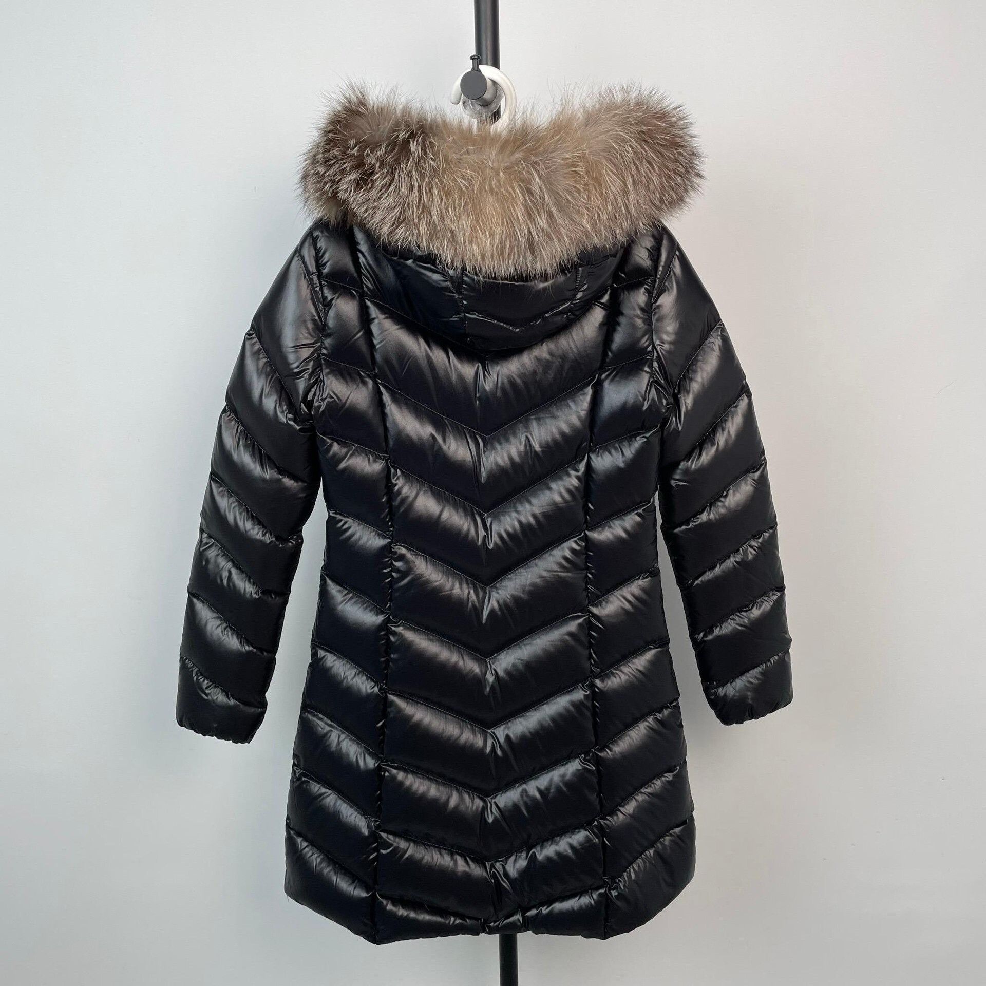 Moncler Moncler Down Jacket M Women Size M / US 6-8 / IT 42-44 - 2 Thumbnail