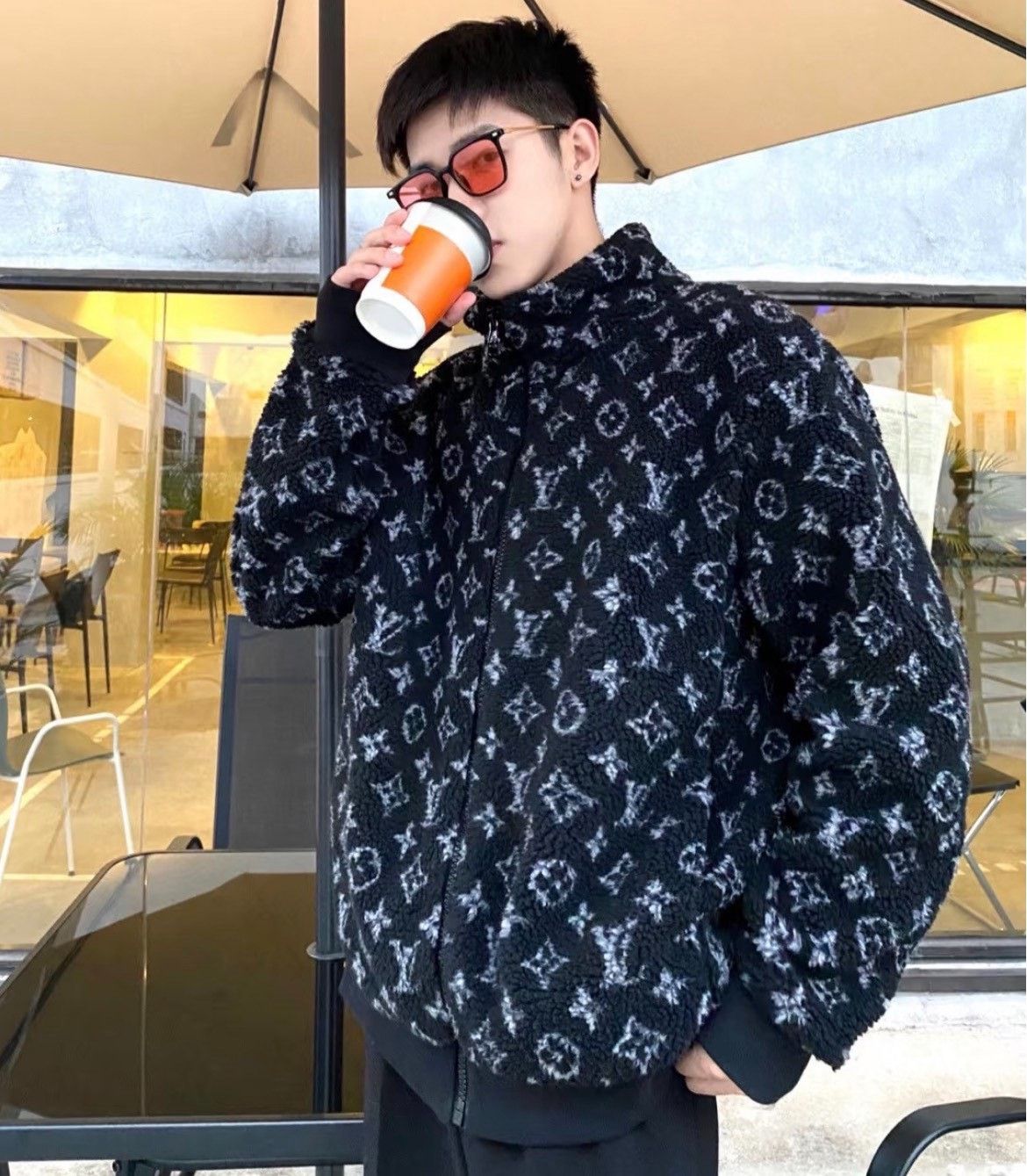 Louis Vuitton Louis Vuitton Black Light Jacket M Men Size US M / EU 48-50 / 2 - 3 Thumbnail
