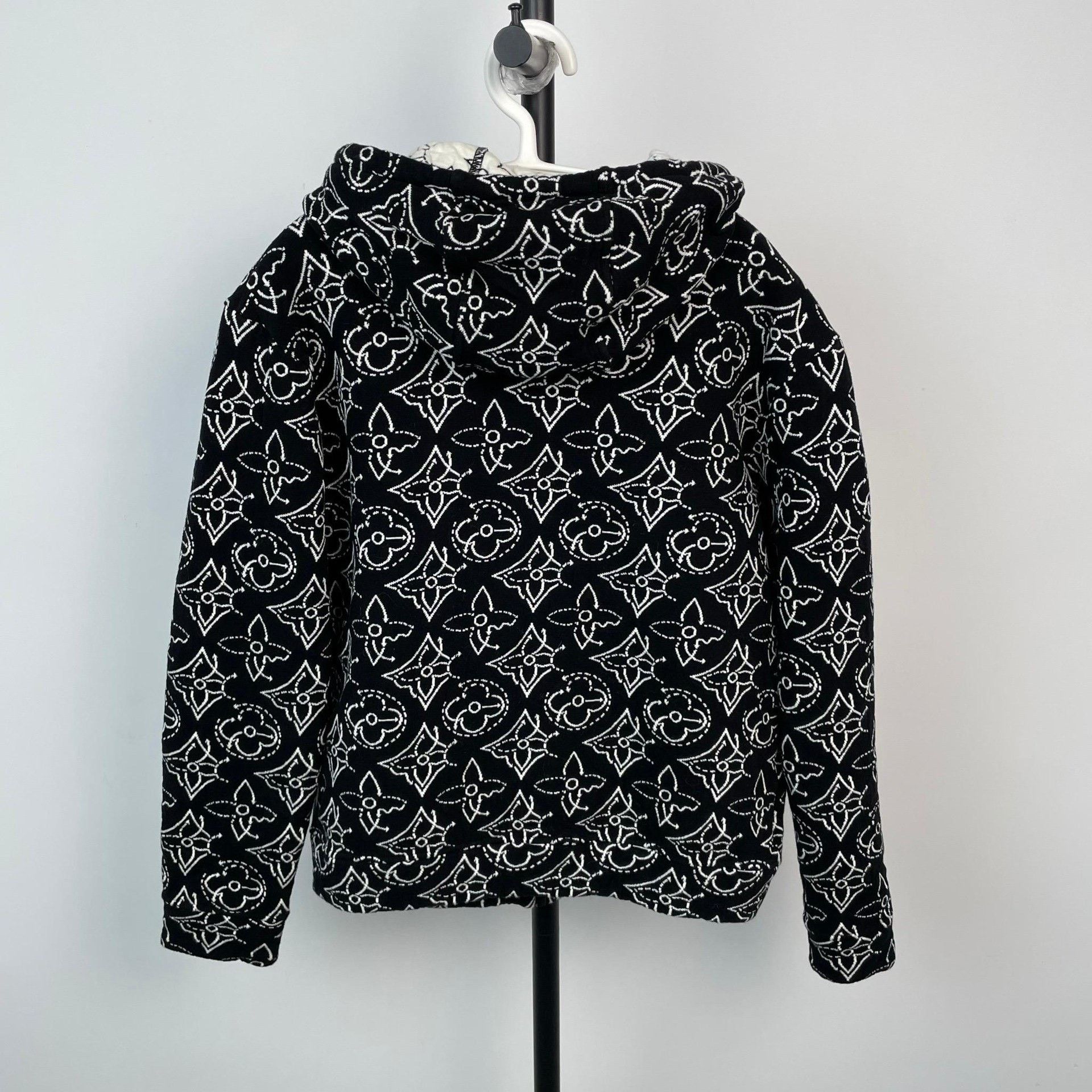 Louis Vuitton Louis Vuitton Black Jacket S Women Size S / US 4 / IT 40 - 2 Thumbnail