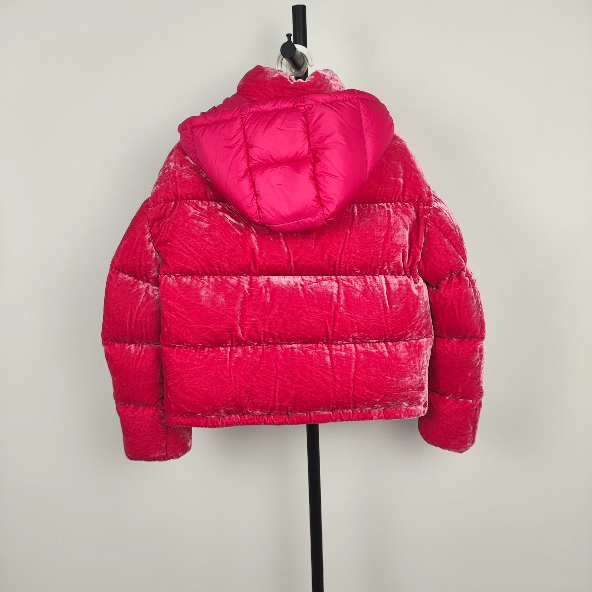 Moncler Moncler Velvet Cropped Red Down Jacket XS Women Size XS / US 0-2 / IT 36-38 - 2 Thumbnail
