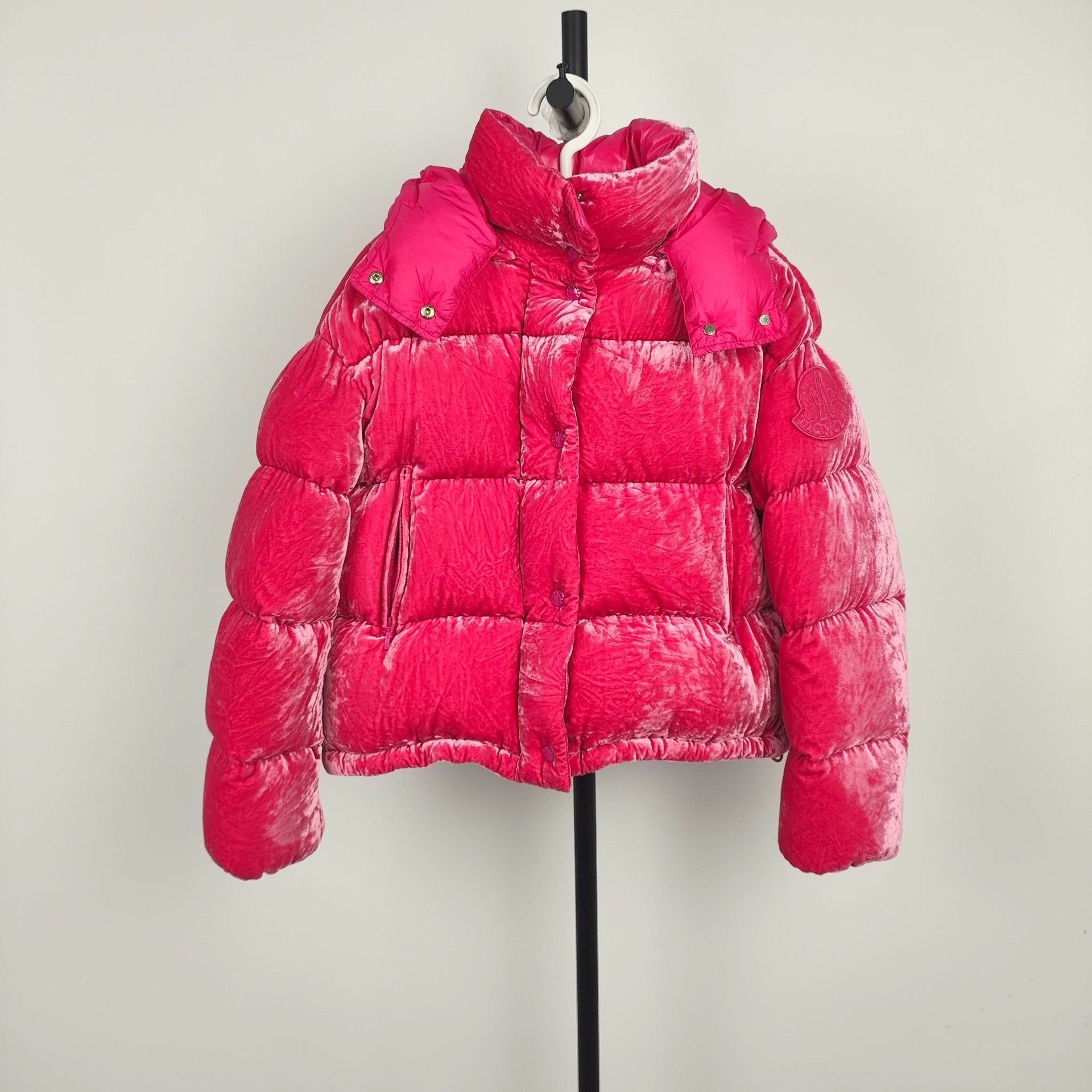 Moncler Moncler Velvet Cropped Red Down Jacket XS Women Size XS / US 0-2 / IT 36-38 - 7 Thumbnail