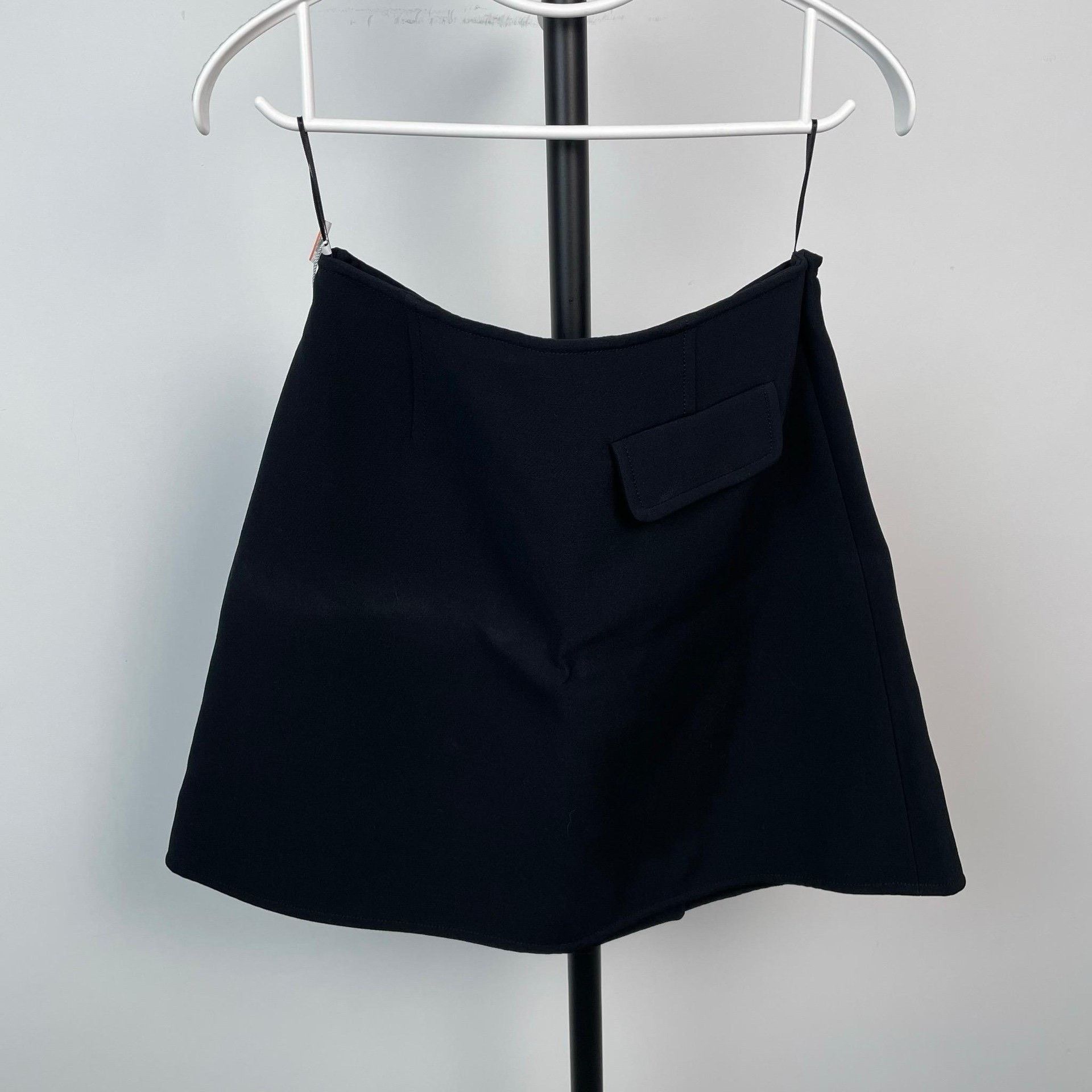 Louis Vuitton Louis Vuitton Black Skirt 36 Women Size 36" / US 14 / IT 50 - 2 Thumbnail
