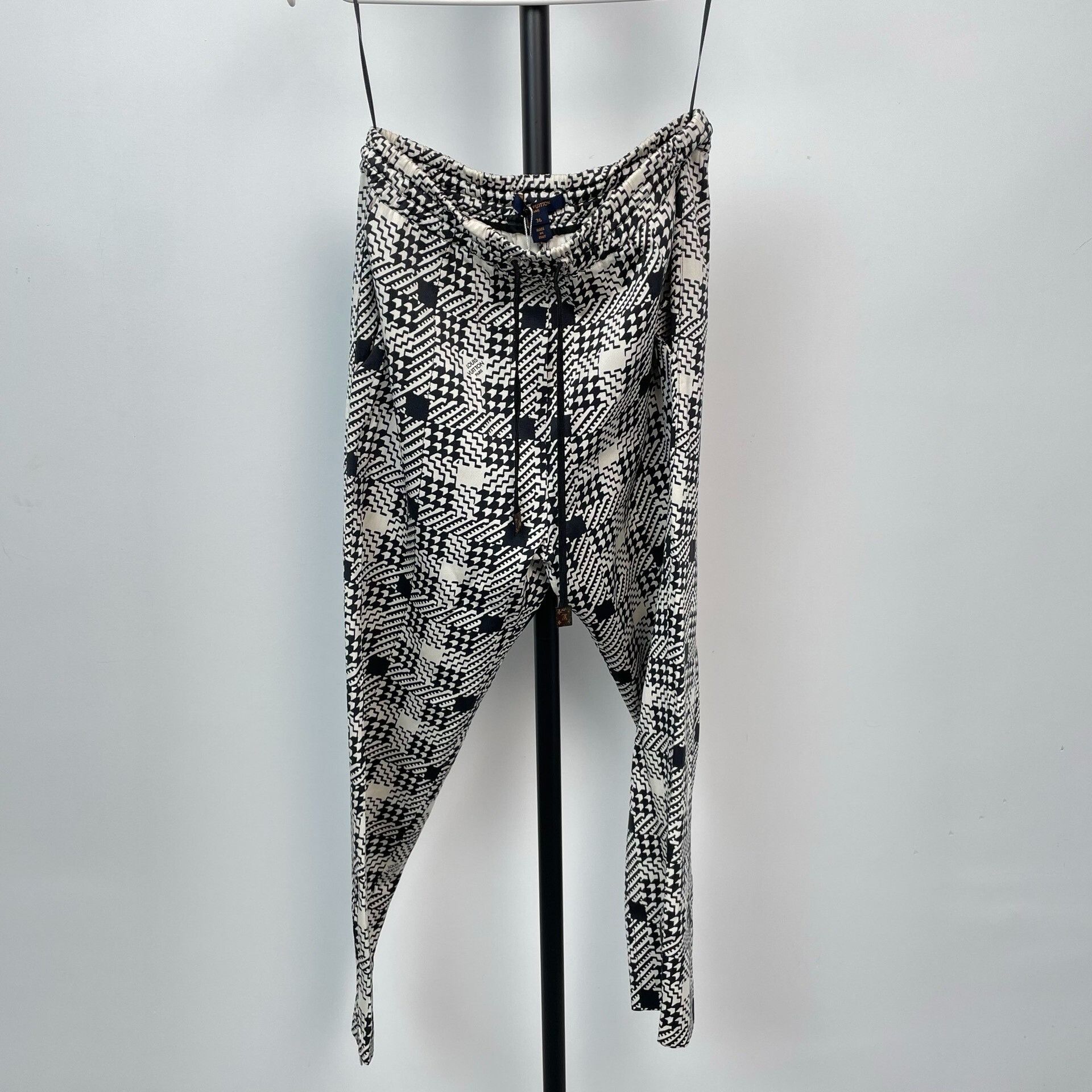 Louis Vuitton Louis Vuitton Black Pants 36 Women Size 36" / US 14 / IT 50 - 2 Thumbnail