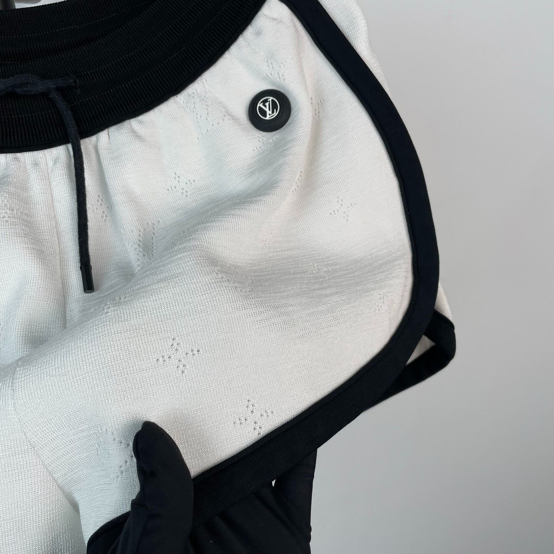 Louis Vuitton Louis Vuitton Black Shorts XS Men Size US 28 / EU 44 - 4 Thumbnail