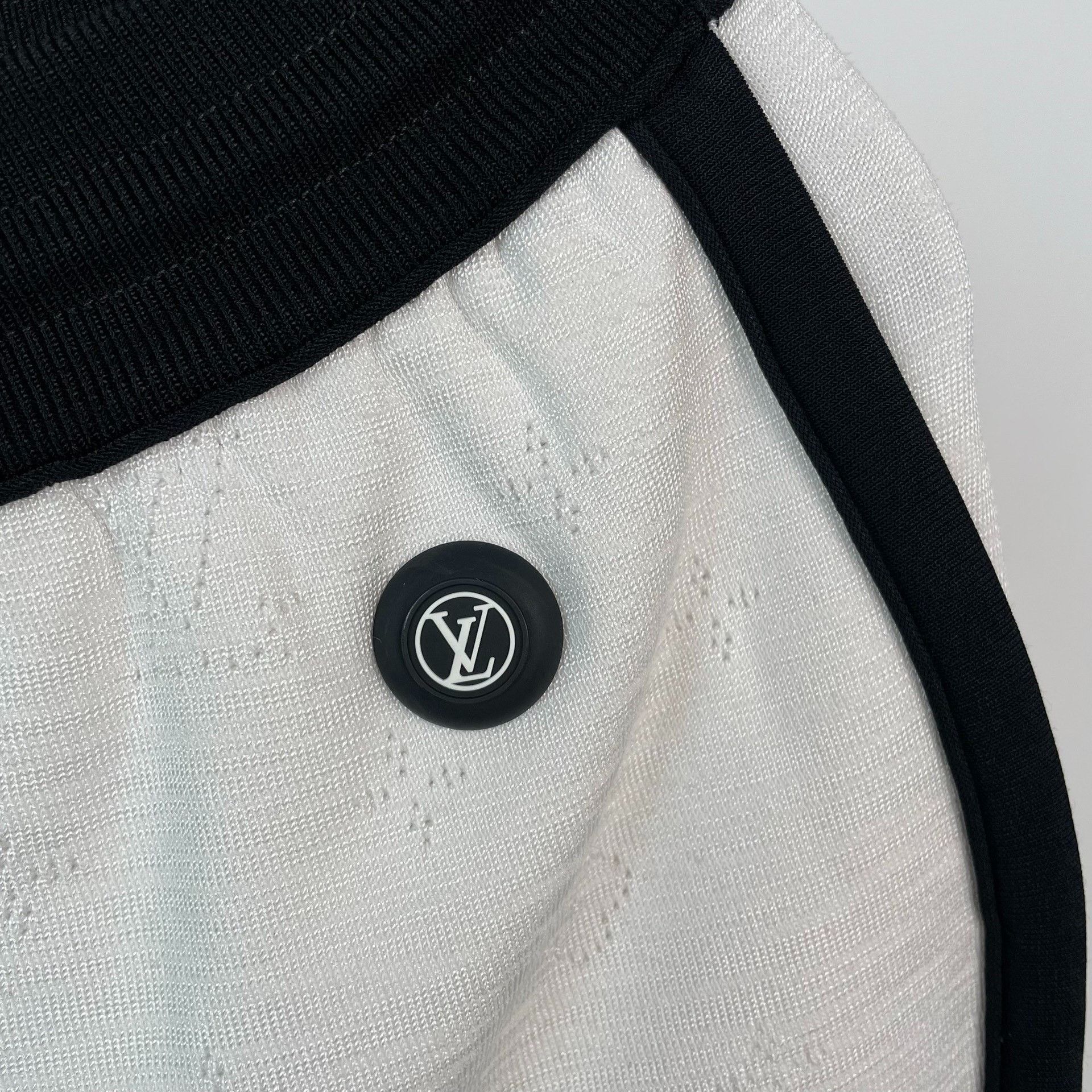 Louis Vuitton Louis Vuitton Black Shorts XS Men Size US 28 / EU 44 - 5 Thumbnail