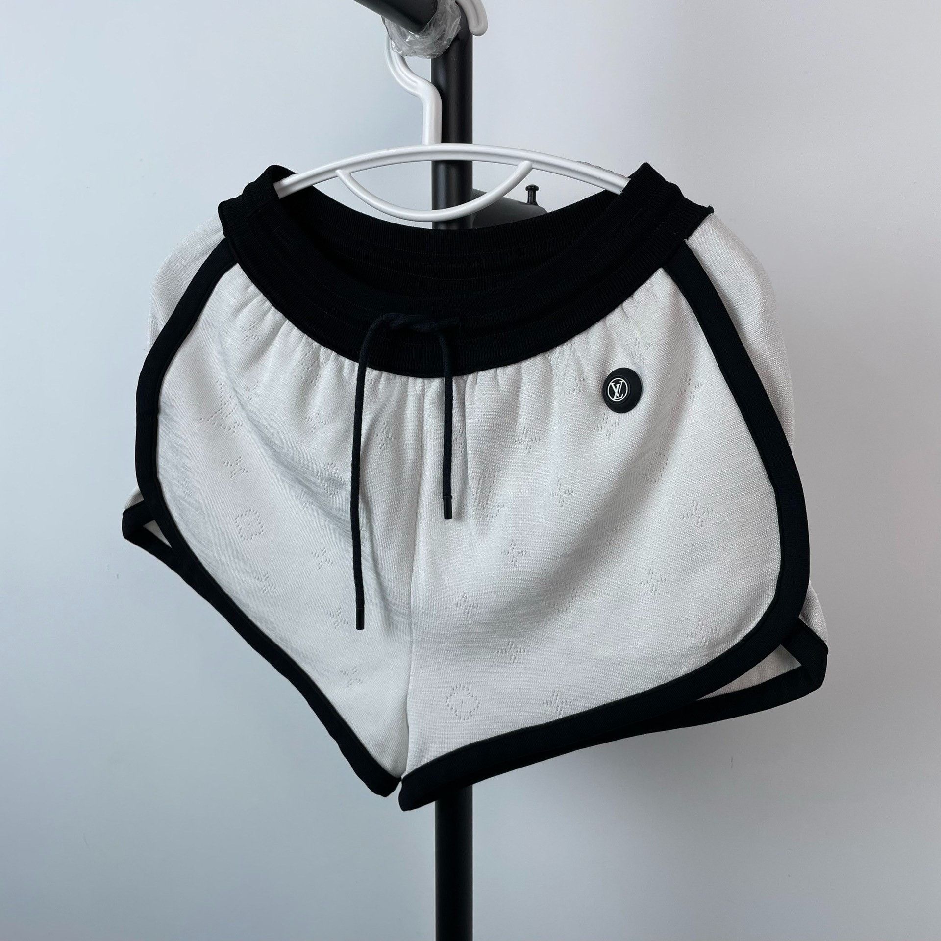 Louis Vuitton Louis Vuitton Black Shorts XS Men Size US 28 / EU 44 - 3 Thumbnail