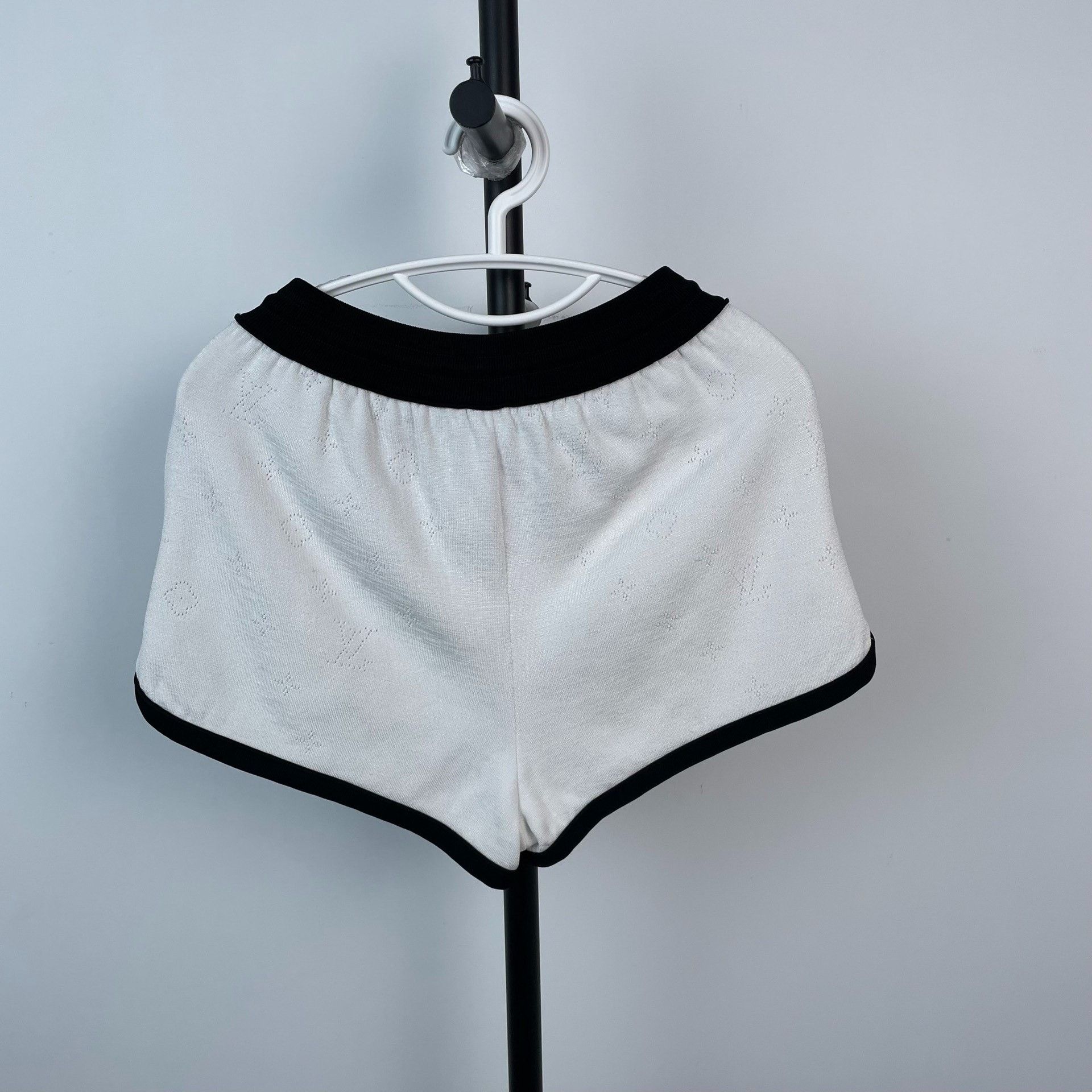 Louis Vuitton Louis Vuitton Black Shorts XS Men Size US 28 / EU 44 - 2 Thumbnail