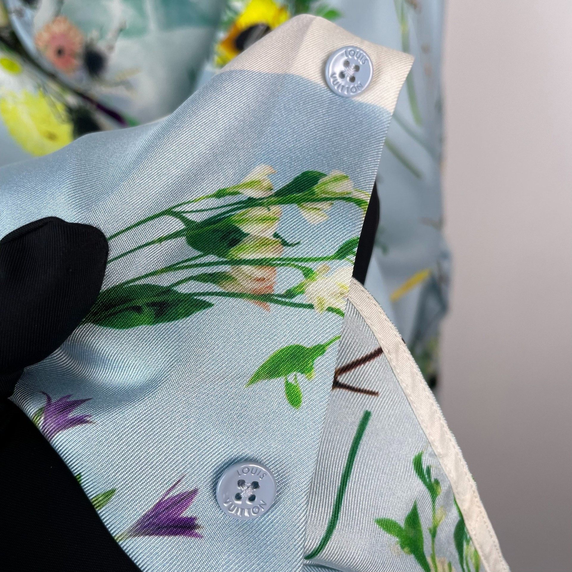 Louis Vuitton Louis Vuitton Blue Shirt L Men Size US L / EU 52-54 / 3 - 4 Thumbnail