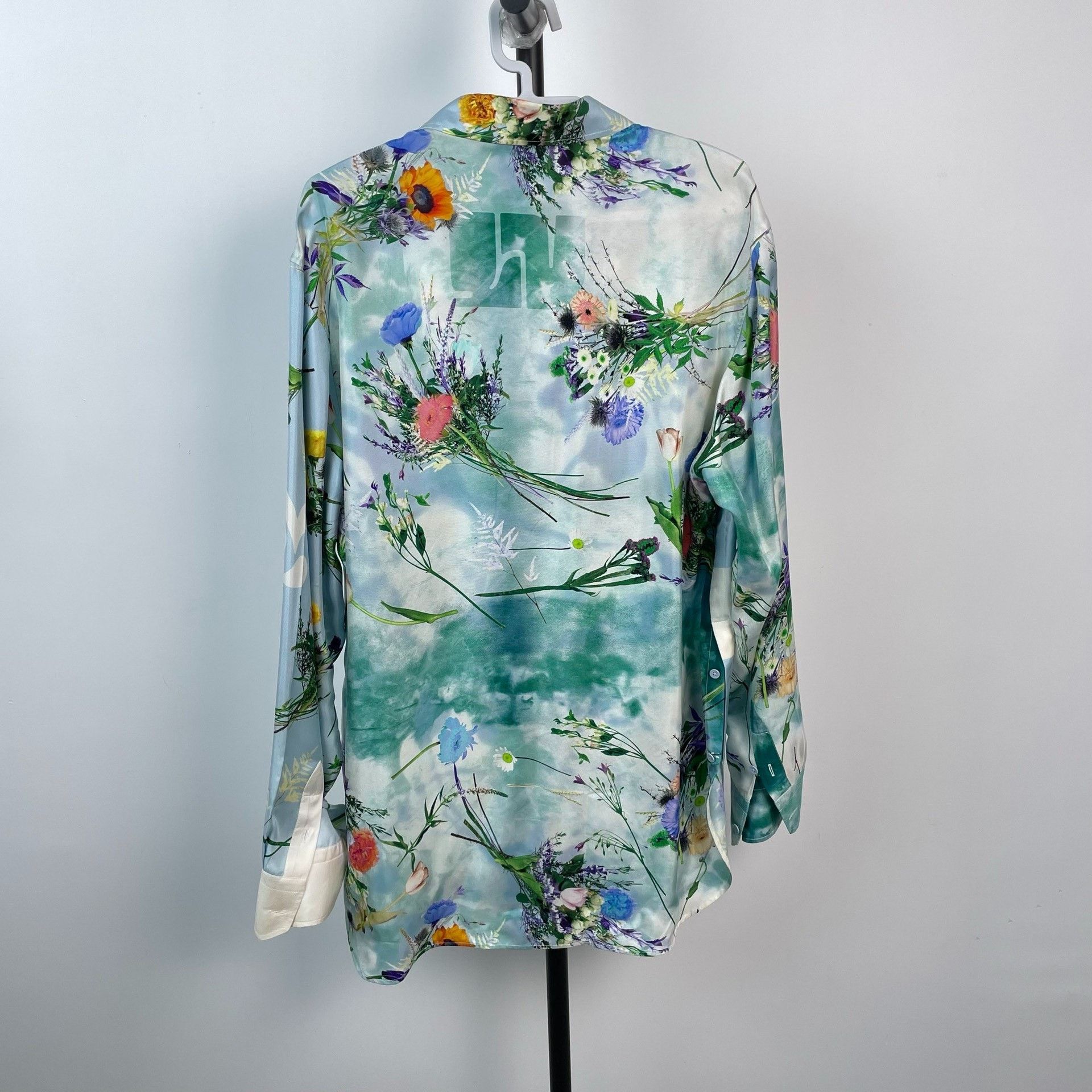 Louis Vuitton Louis Vuitton Blue Shirt L Men Size US L / EU 52-54 / 3 - 2 Thumbnail