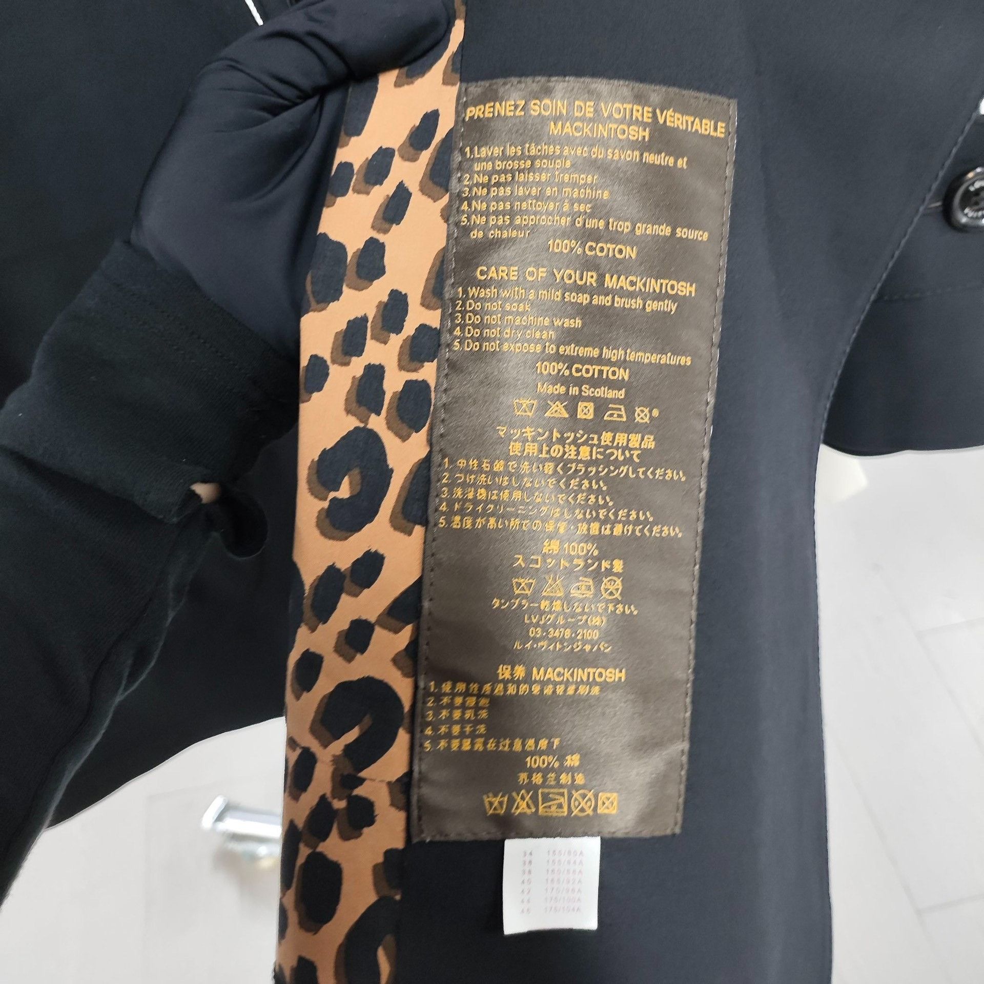 Louis Vuitton Louis Vuitton Black Coat 38 Women Size S / US 4 / IT 40 - 4 Thumbnail