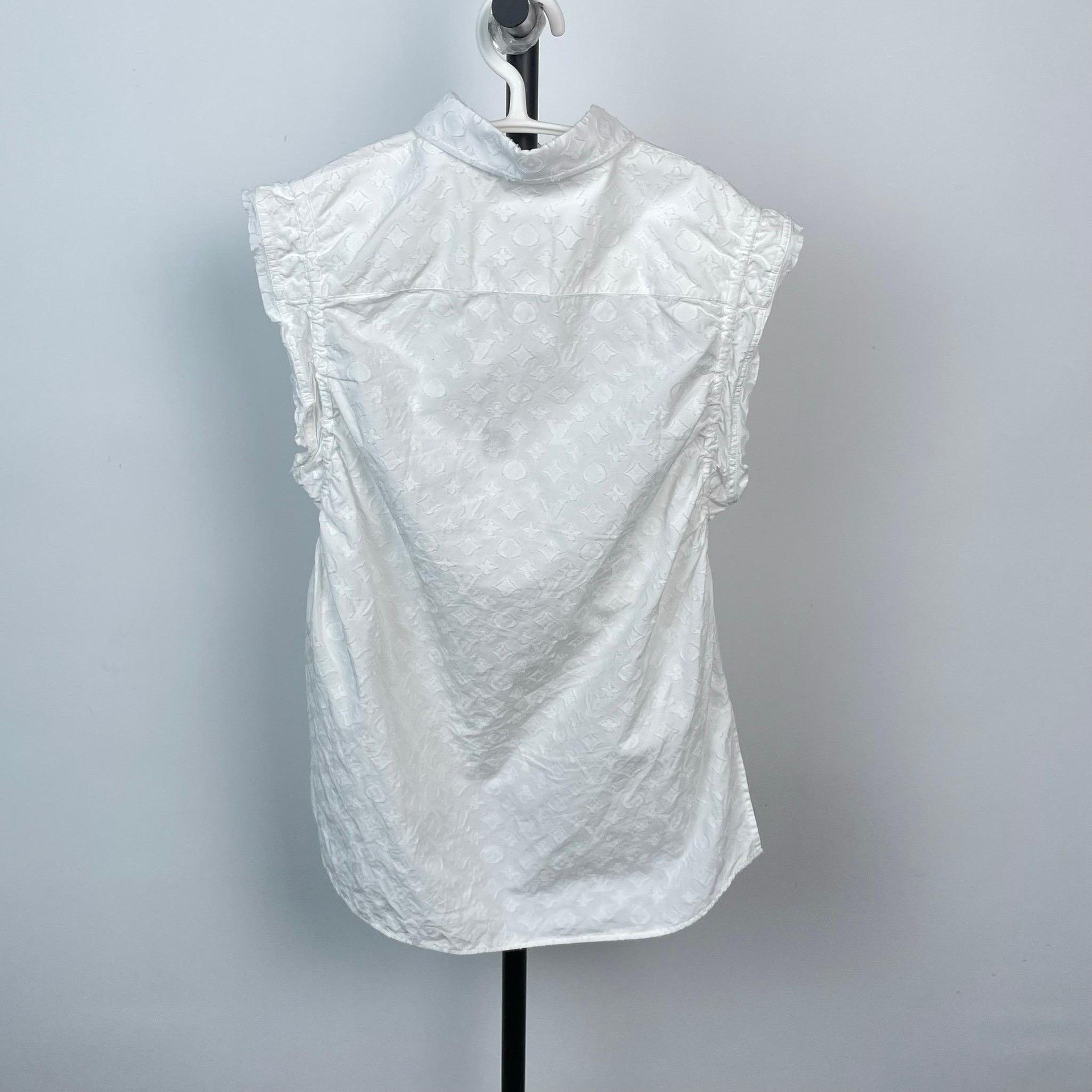 Louis Vuitton Louis Vuitton White Button Up 34 Women Size XS / US 0-2 / IT 36-38 - 3 Thumbnail