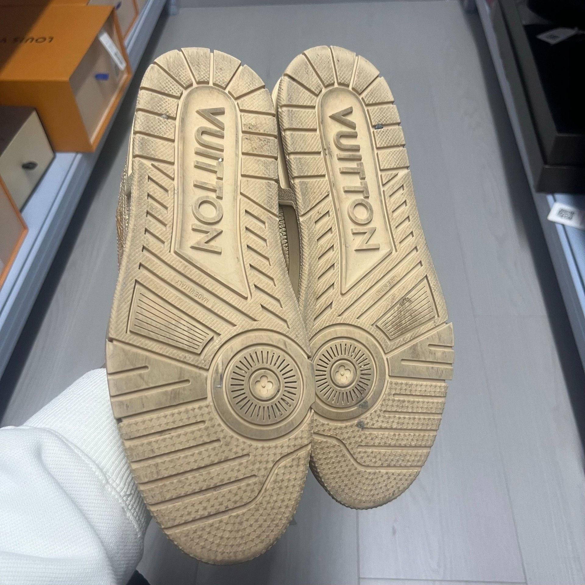 Louis Vuitton Louis Vuitton Beige Lowtop Sneakers 6.5 Men Size US 6.5 / EU 39-40 - 6 Thumbnail